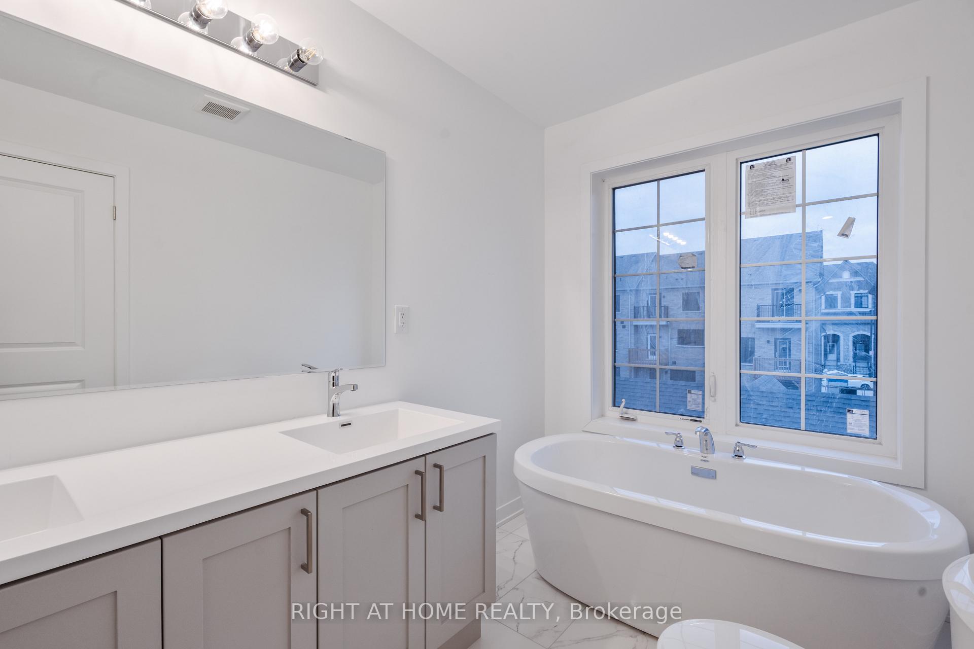 Photo 30 of 13 Selfridge Way, Whitby, Downtown Whitby — HOMEH