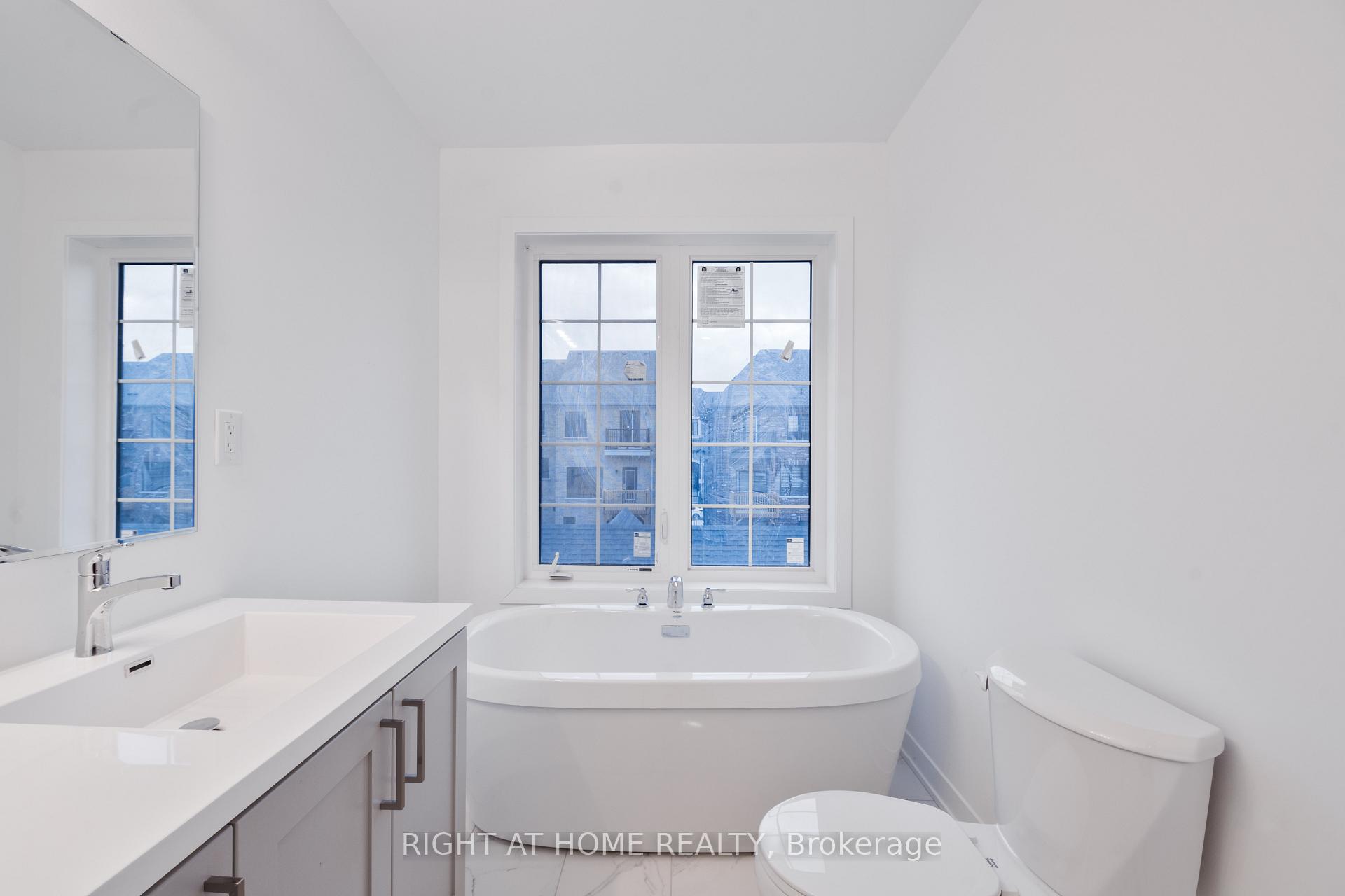Photo 31 of 13 Selfridge Way, Whitby, Downtown Whitby — HOMEH