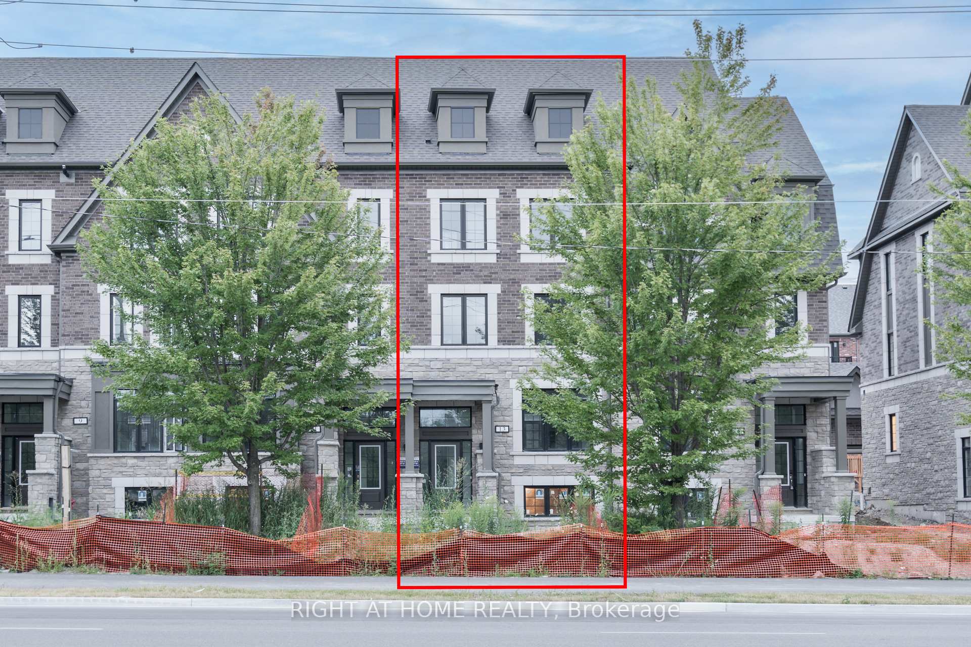 Photo 33 of 13 Selfridge Way, Whitby, Downtown Whitby — HOMEH