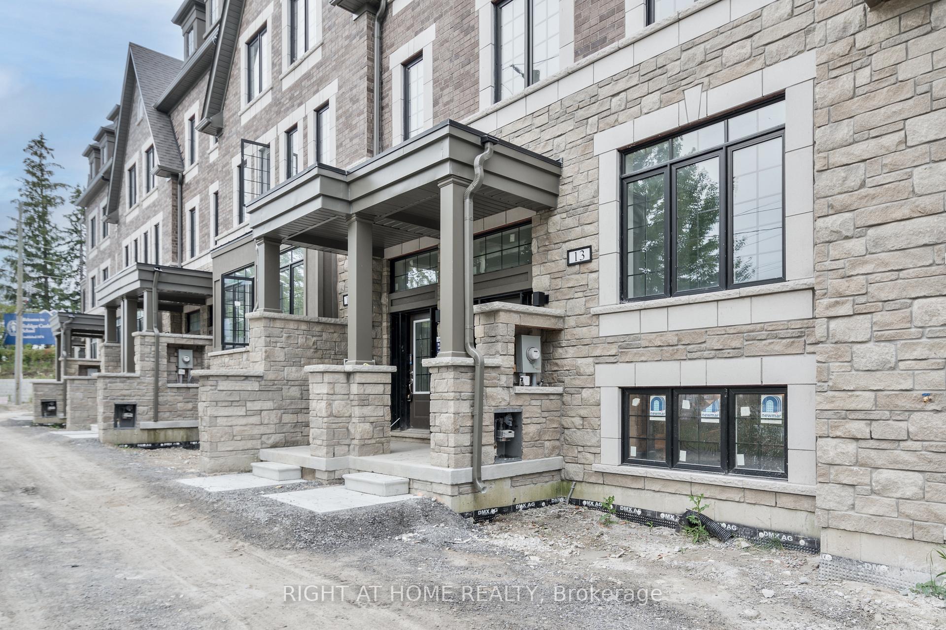 Photo 34 of 13 Selfridge Way, Whitby, Downtown Whitby — HOMEH