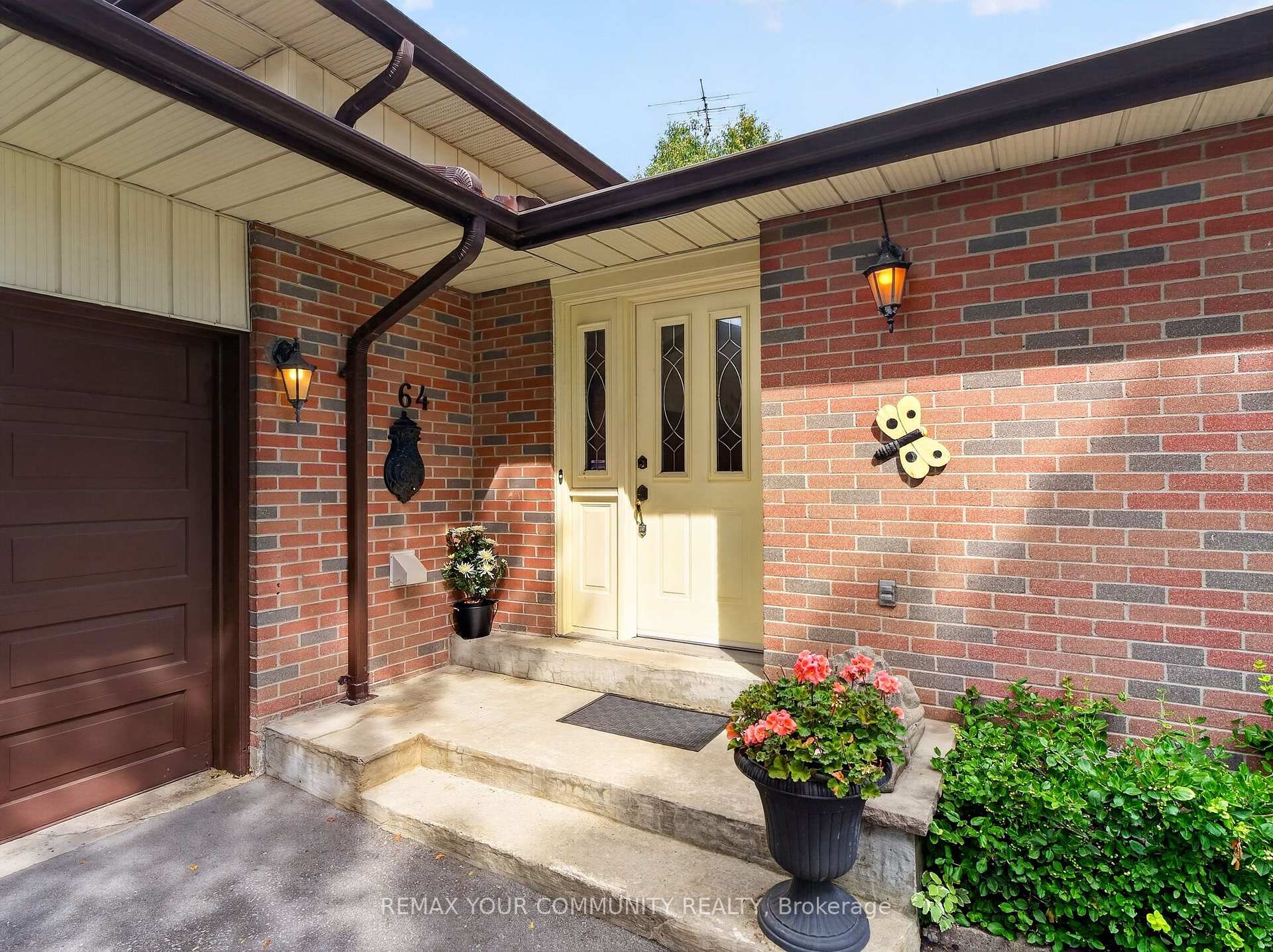 Photo 2 of 64 Kentish Crescent, Scarborough, Agincourt South-Malvern West — HOMEH