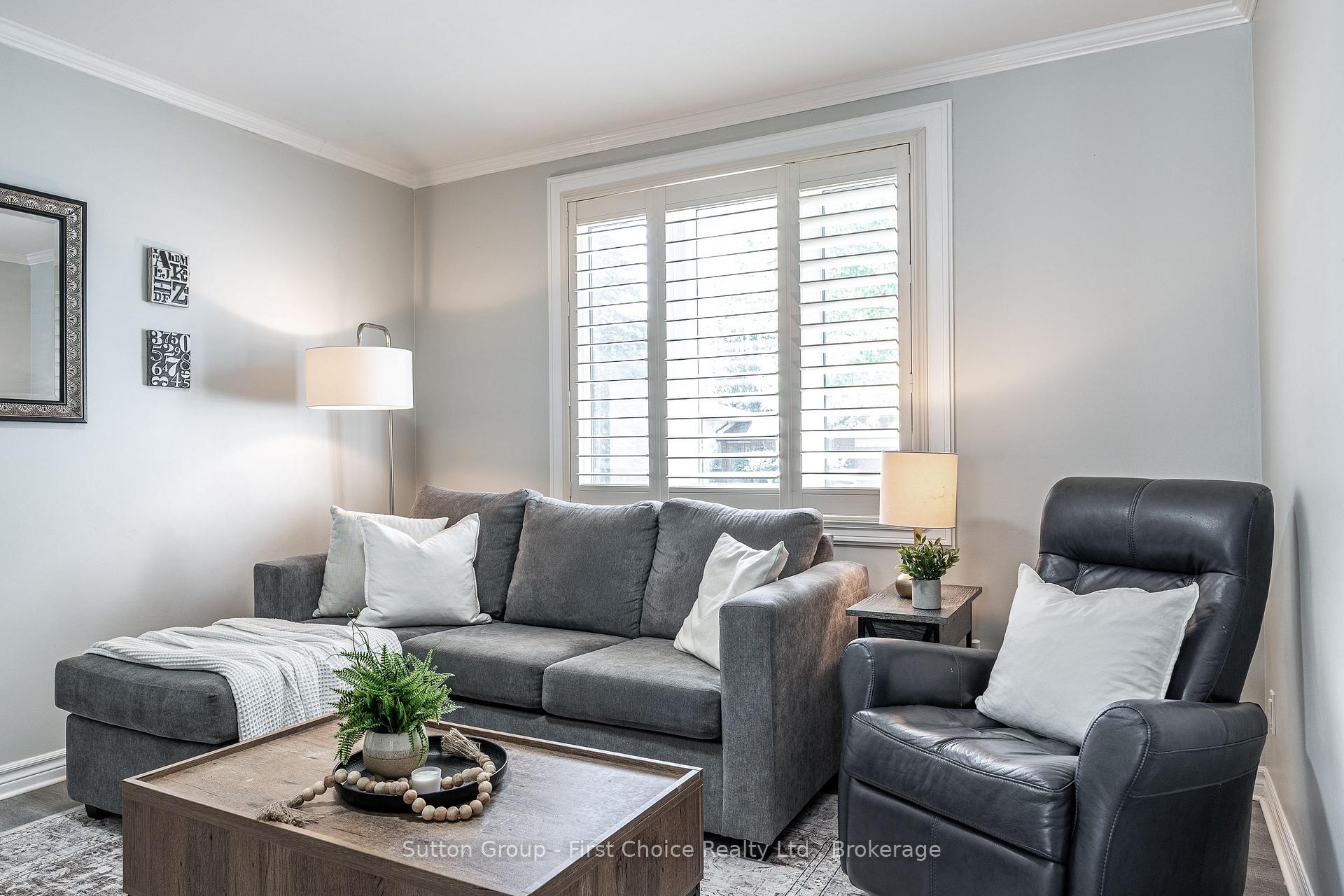 Photo 5 of 93 Kemp Crescent, Stratford — HOMEH