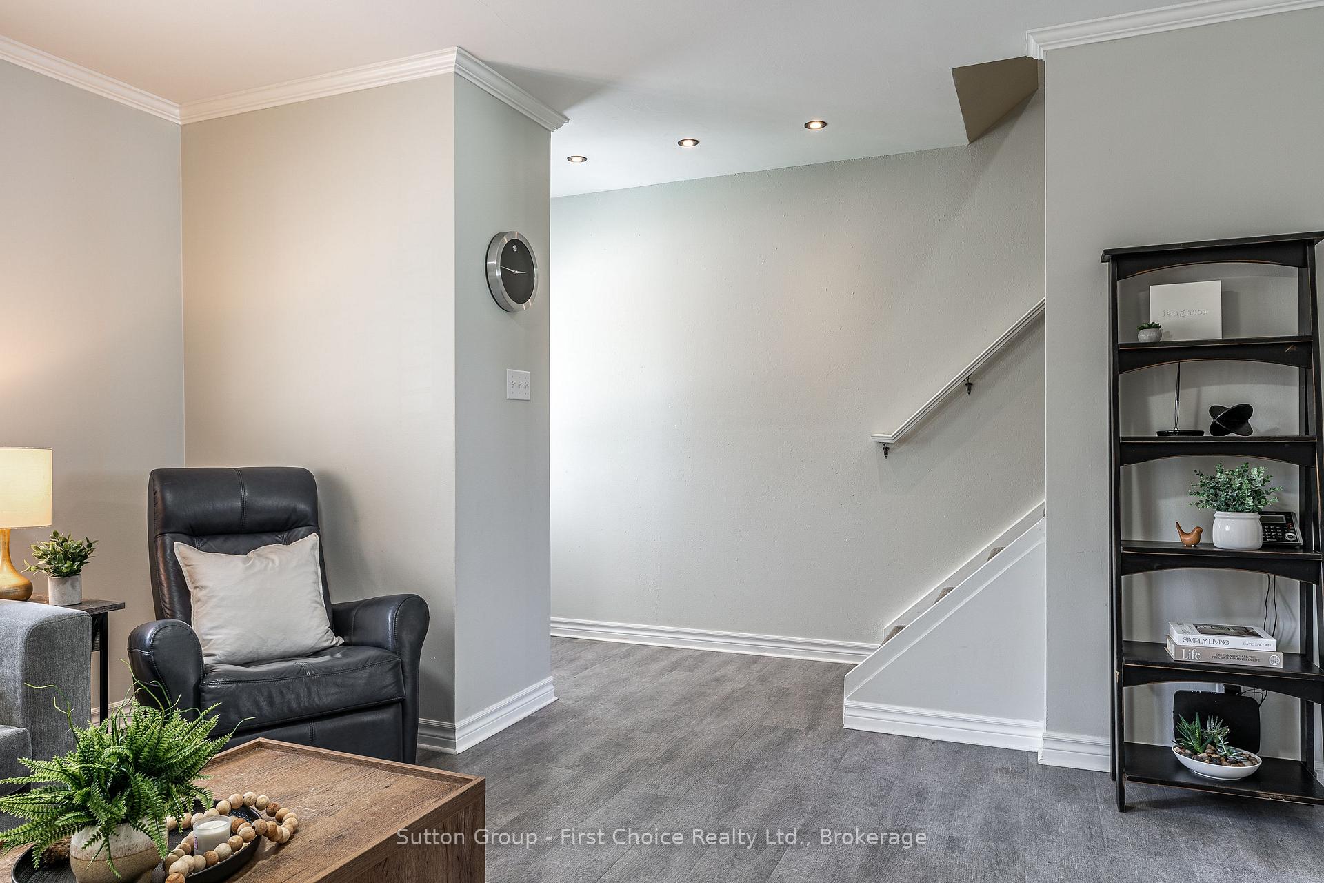 Photo 6 of 93 Kemp Crescent, Stratford — HOMEH