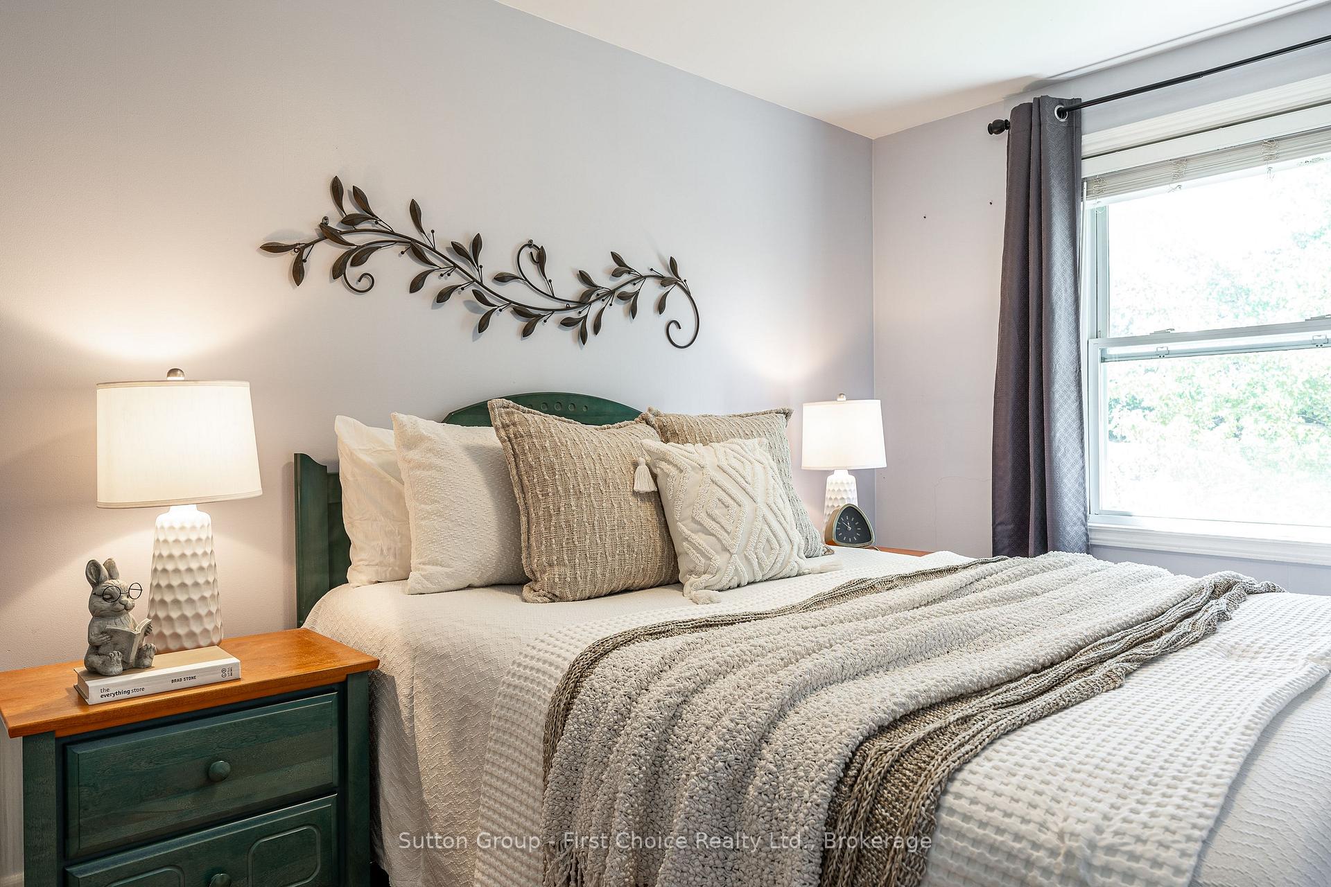 Photo 16 of 93 Kemp Crescent, Stratford — HOMEH