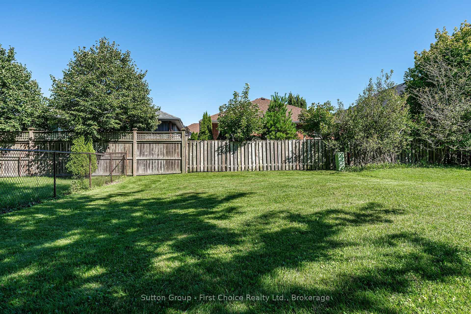 Photo 37 of 93 Kemp Crescent, Stratford — HOMEH