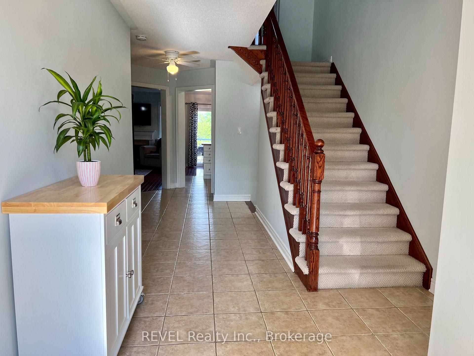 Photo 2 of 18 Mackenzie King Avenue, St. Catharines, Secord Woods — HOMEH