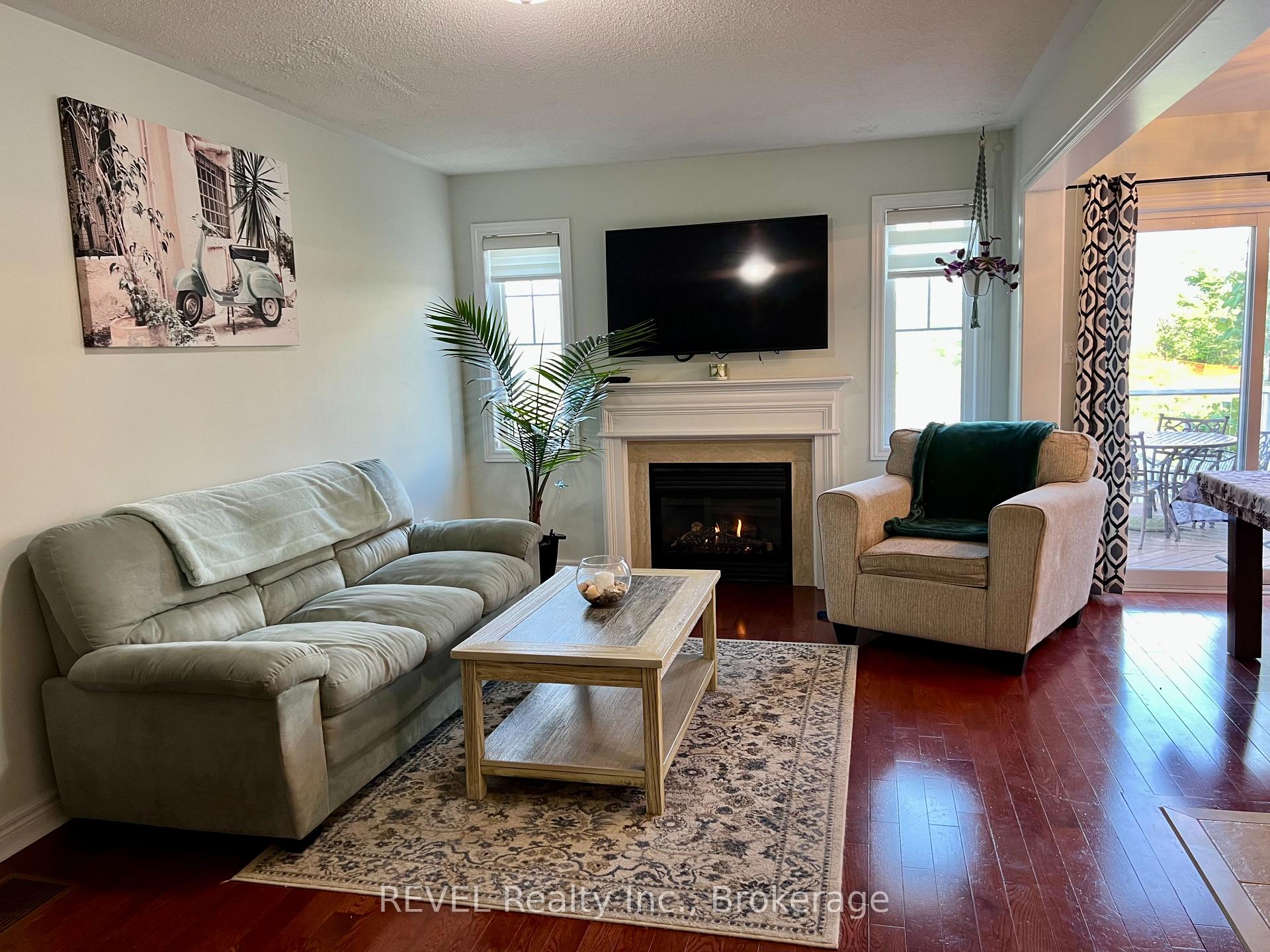 Photo 4 of 18 Mackenzie King Avenue, St. Catharines, Secord Woods — HOMEH