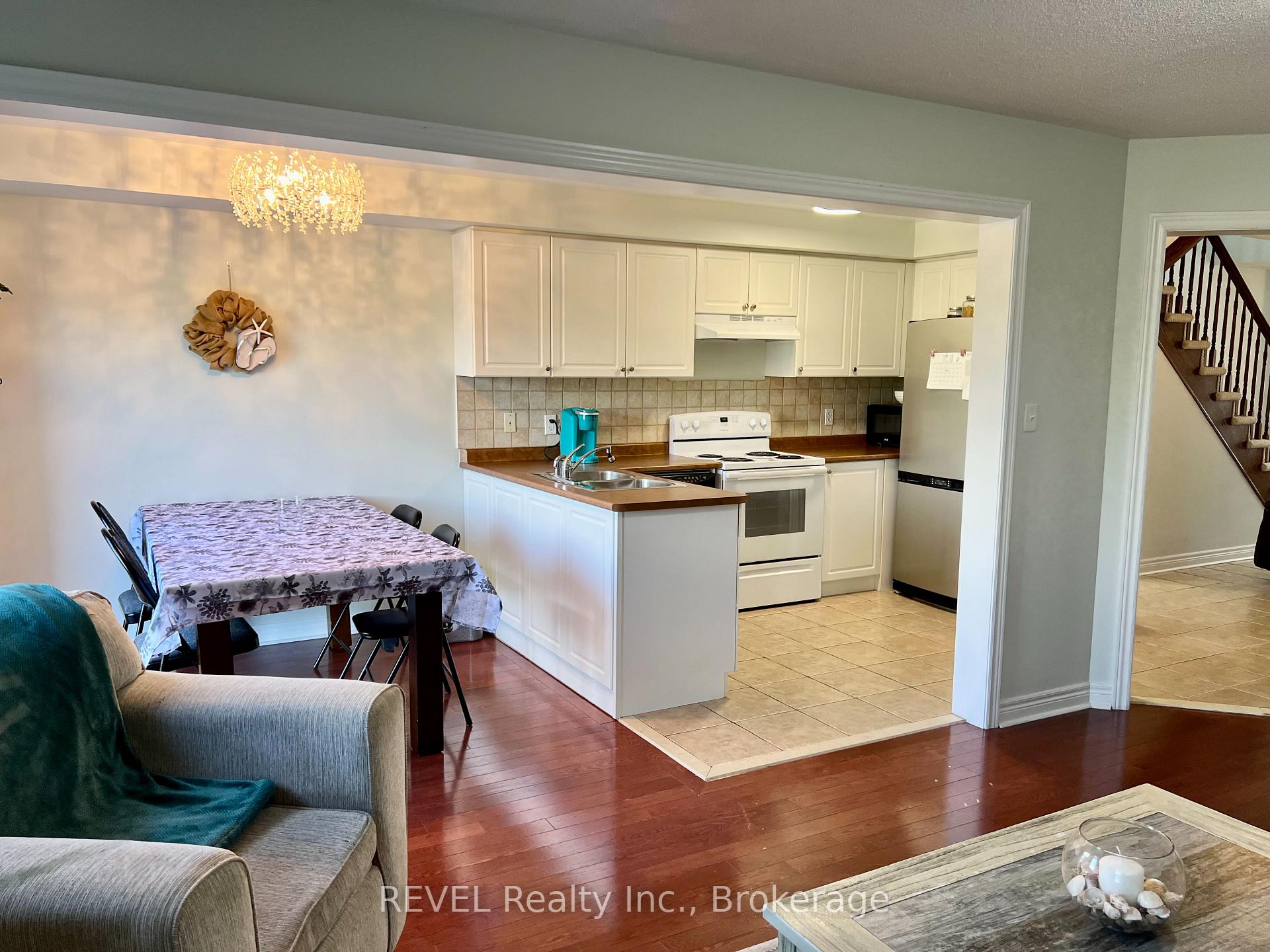 Photo 5 of 18 Mackenzie King Avenue, St. Catharines, Secord Woods — HOMEH