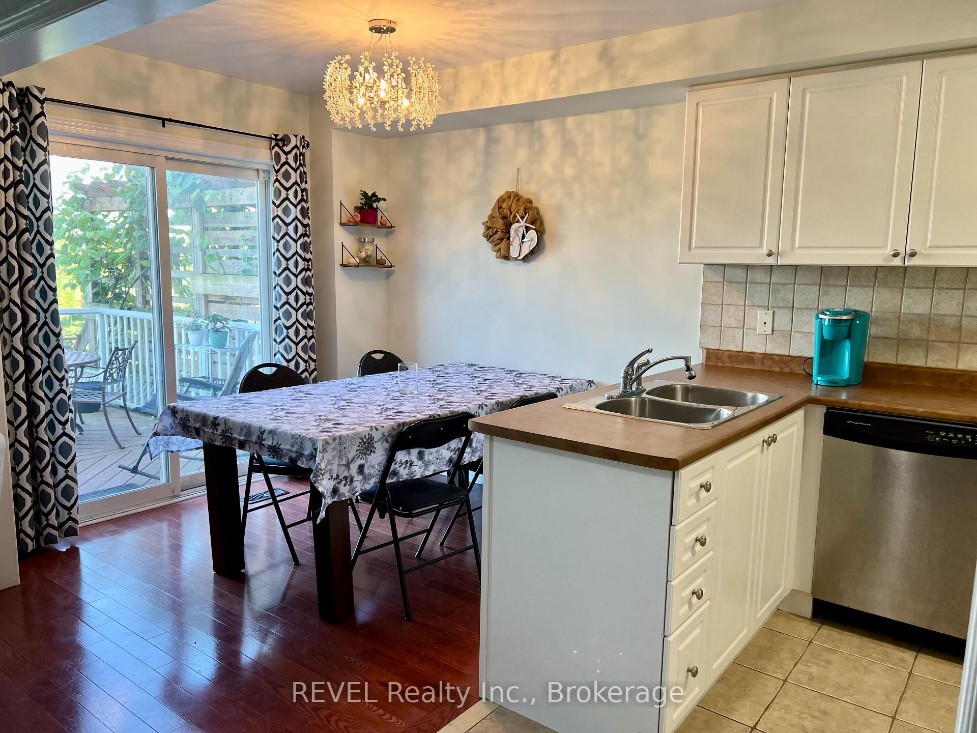Photo 6 of 18 Mackenzie King Avenue, St. Catharines, Secord Woods — HOMEH