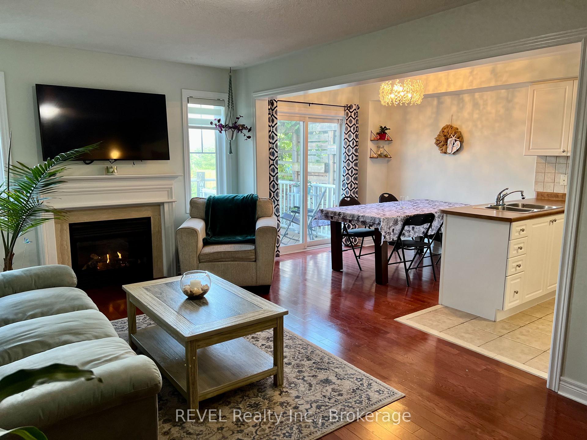 Photo 7 of 18 Mackenzie King Avenue, St. Catharines, Secord Woods — HOMEH