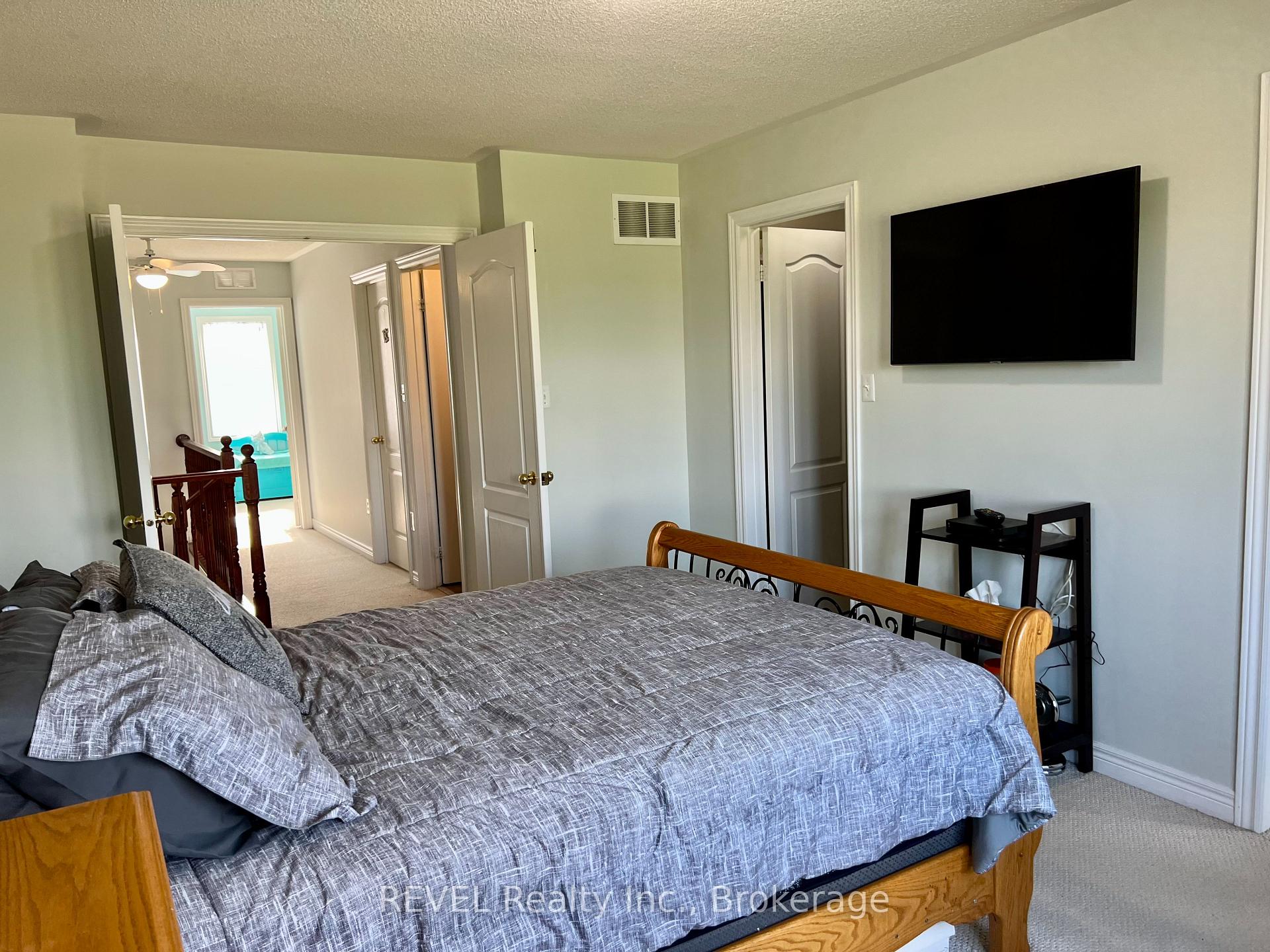 Photo 10 of 18 Mackenzie King Avenue, St. Catharines, Secord Woods — HOMEH