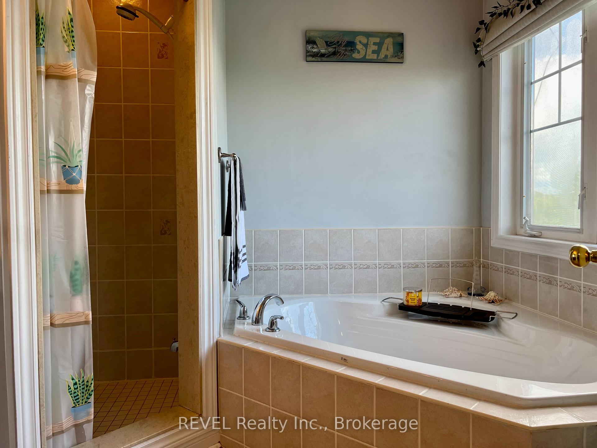 Photo 13 of 18 Mackenzie King Avenue, St. Catharines, Secord Woods — HOMEH