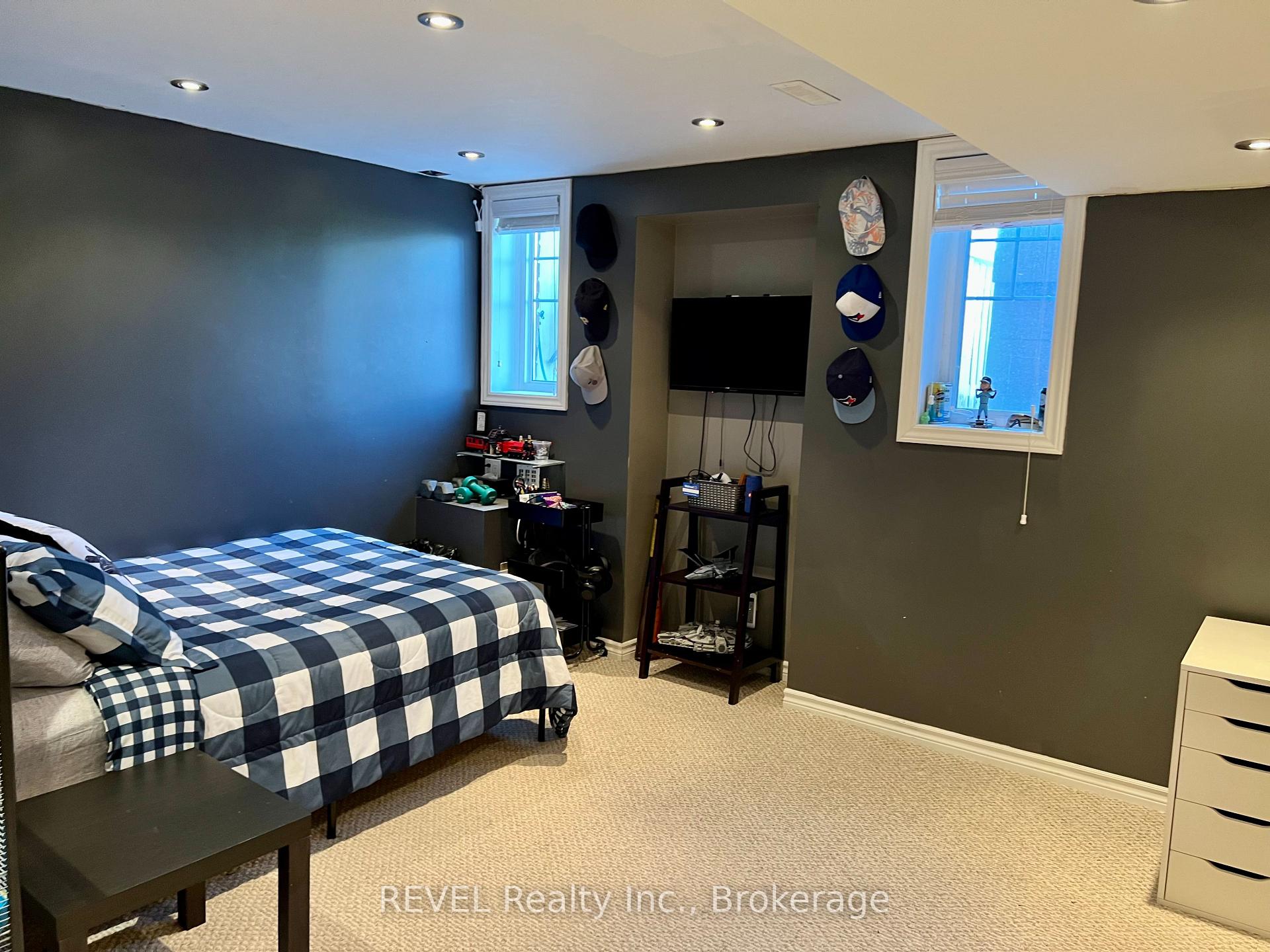 Photo 20 of 18 Mackenzie King Avenue, St. Catharines, Secord Woods — HOMEH