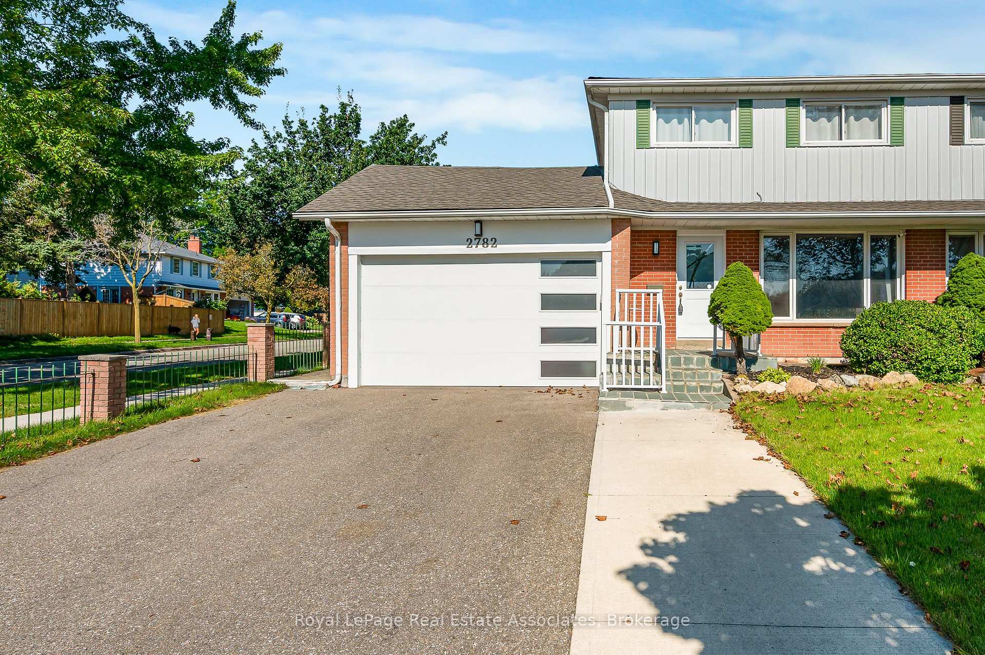 Front of 2782 Hollington Crescent