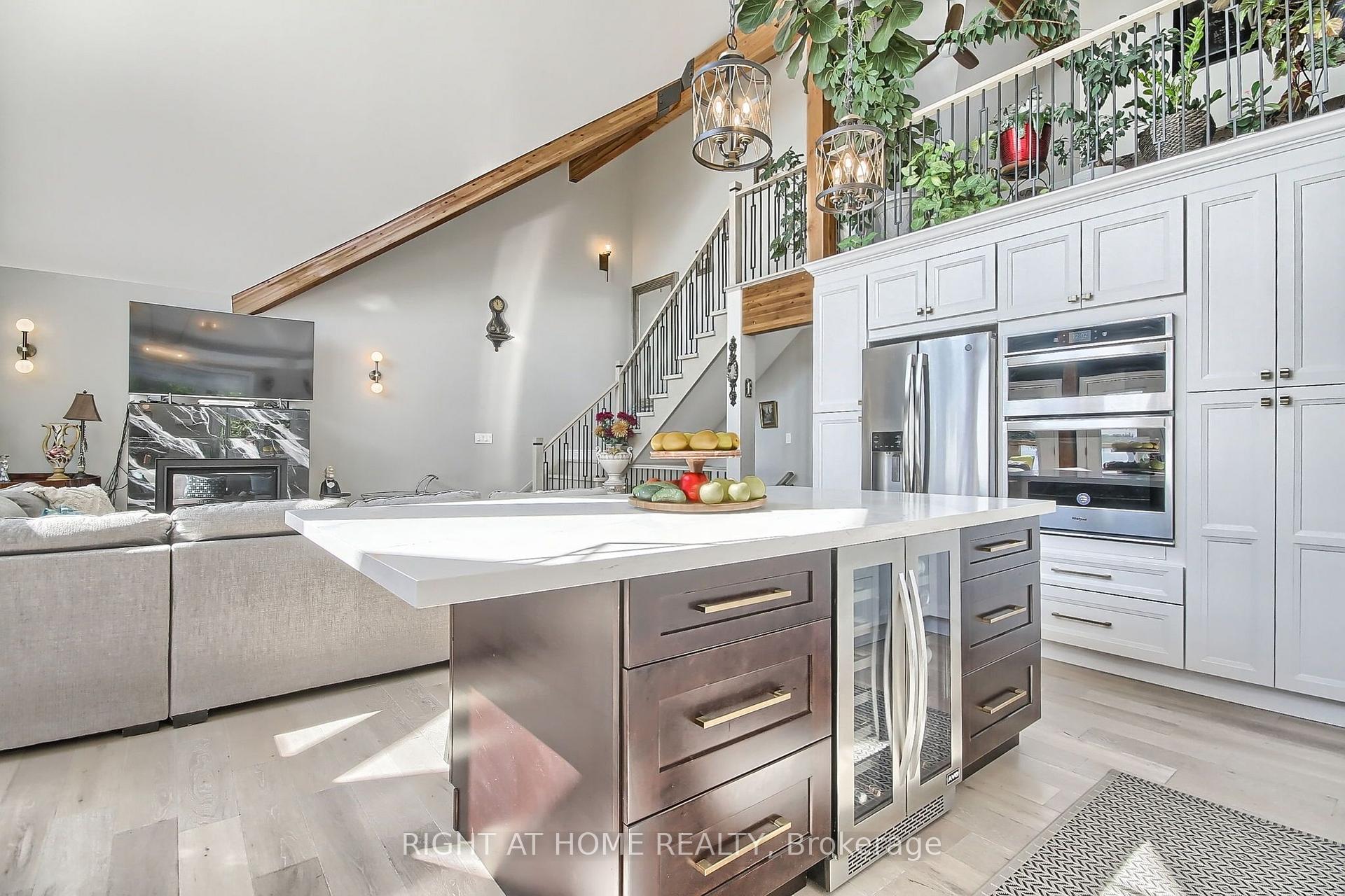 Photo 13 of 26 Beach Road, Kawartha Lakes, Mariposa — HOMEH