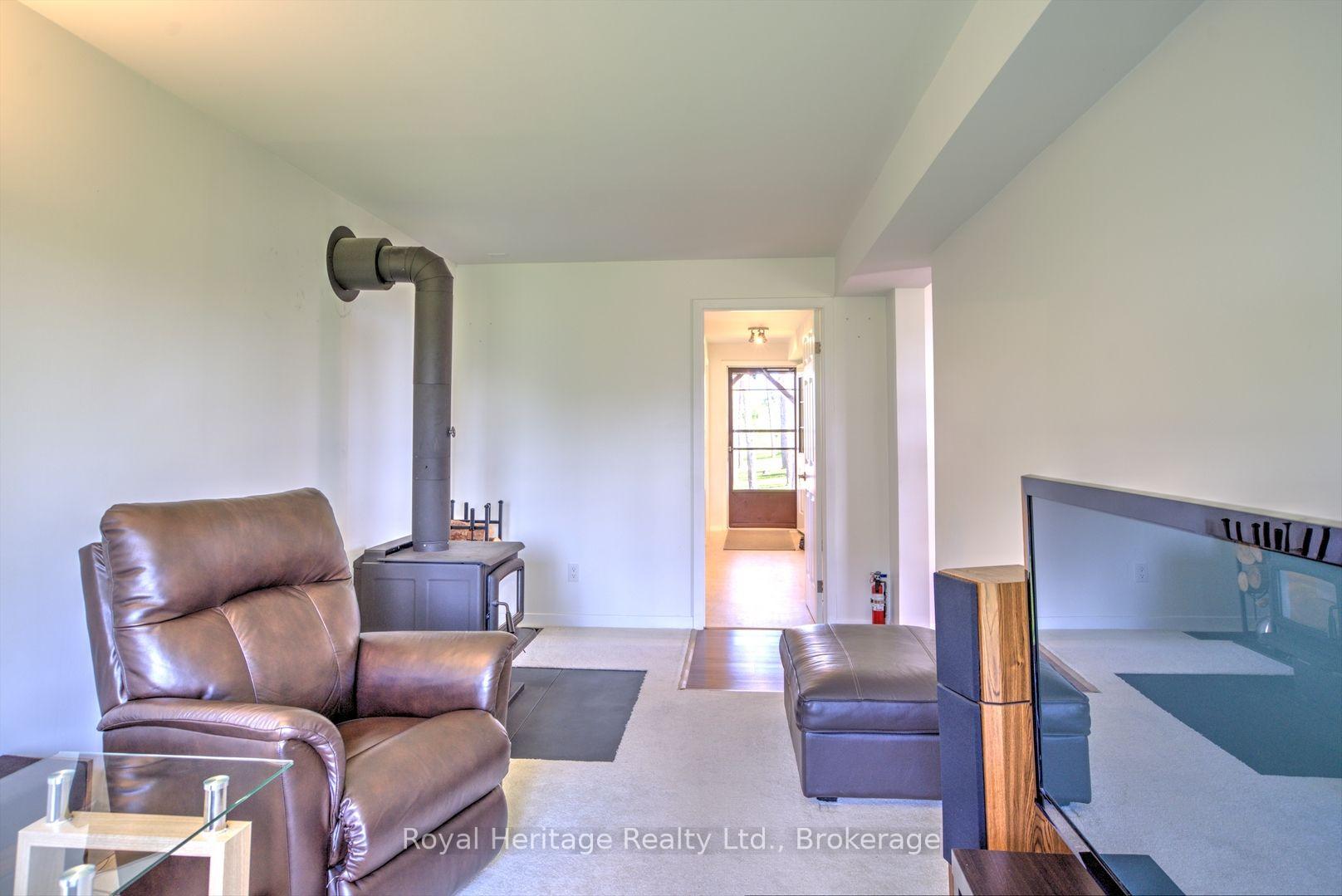 Photo 10 of 215 Fifth Line Dummer South Road, Douro-Dummer — HOMEH