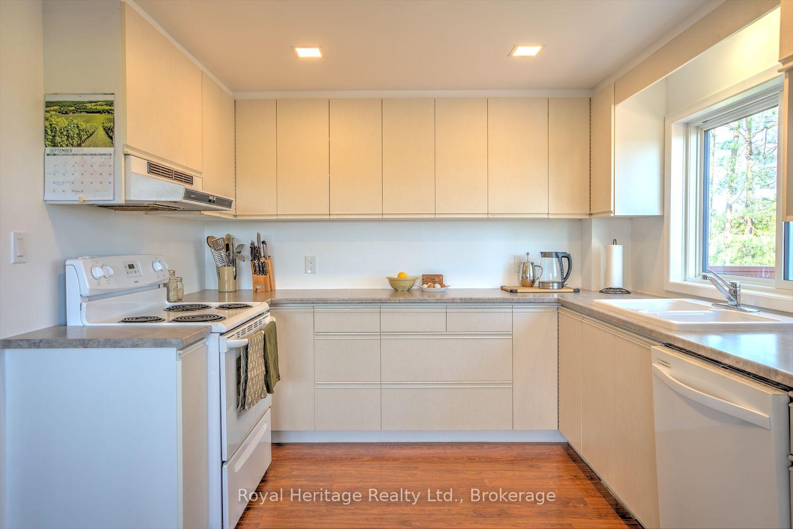 Photo 20 of 215 Fifth Line Dummer South Road, Douro-Dummer — HOMEH