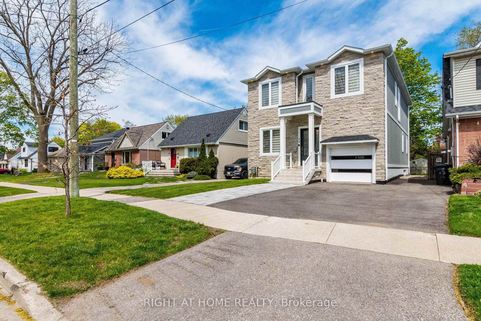Photo 2 of 12 Thames Avenue, Etobicoke, Alderwood — HOMEH