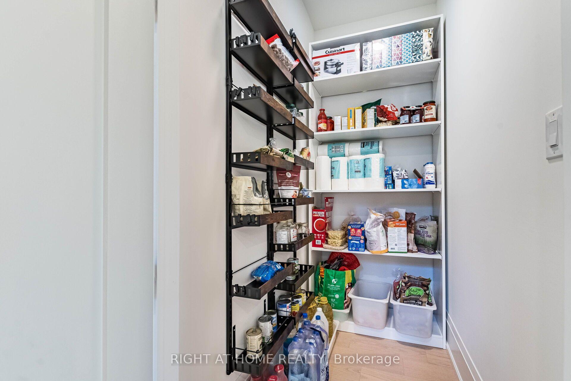 Photo 10 of 12 Thames Avenue, Etobicoke, Alderwood — HOMEH