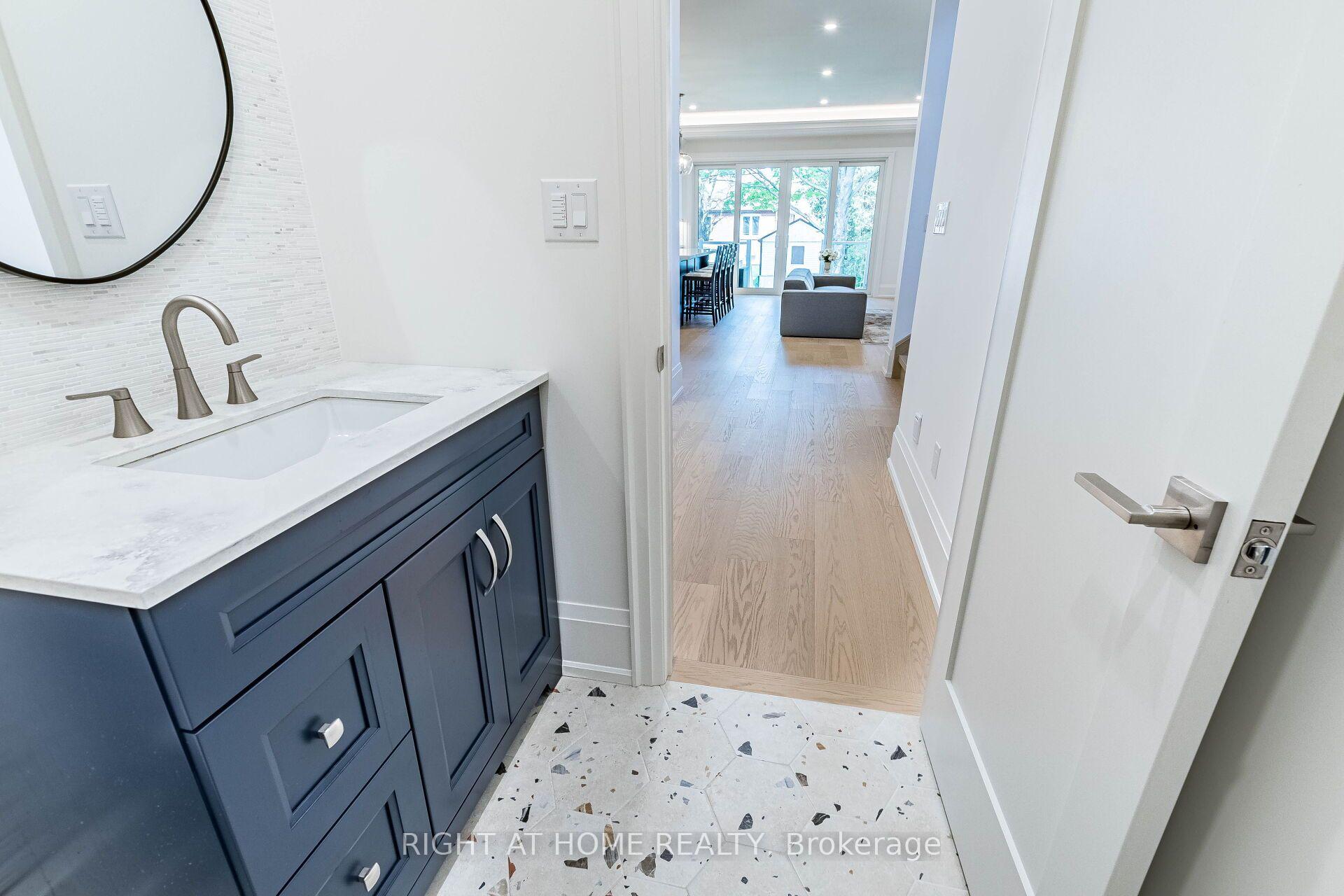 Photo 11 of 12 Thames Avenue, Etobicoke, Alderwood — HOMEH