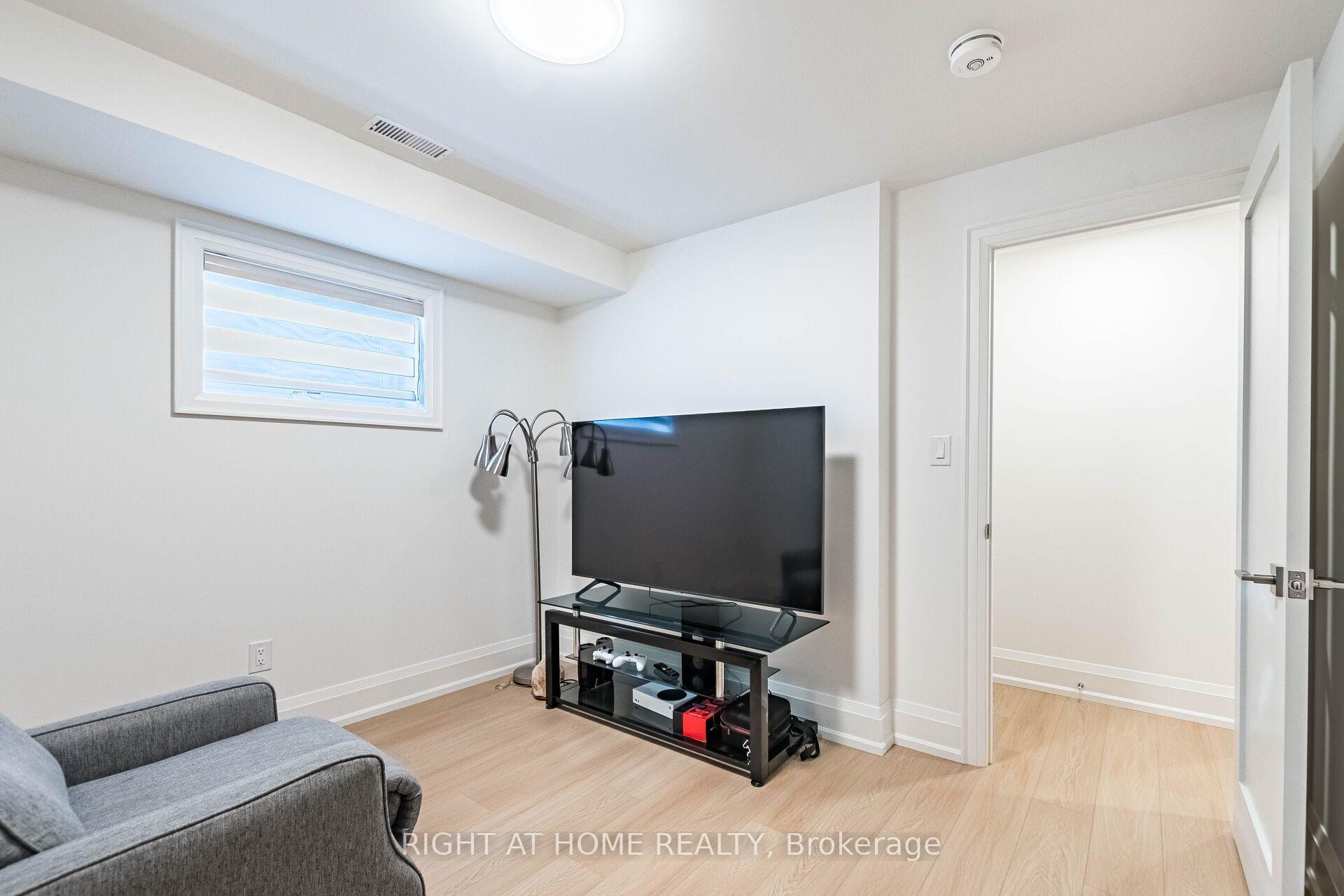 Photo 30 of 12 Thames Avenue, Etobicoke, Alderwood — HOMEH