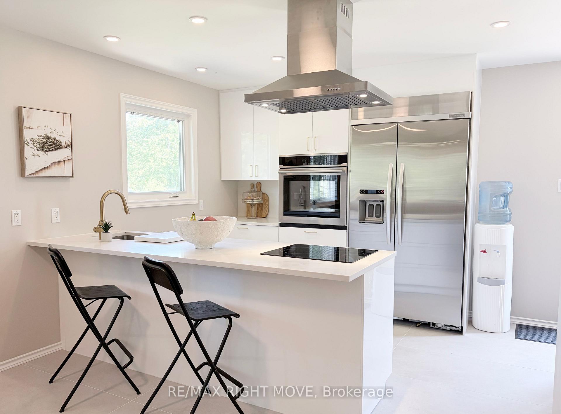 Photo 4 of 8020 Park Lane Crescent, Ramara, Rural Ramara — HOMEH