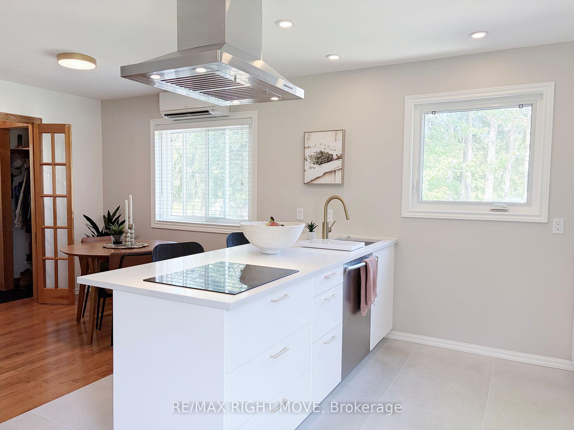 Photo 6 of 8020 Park Lane Crescent, Ramara, Rural Ramara — HOMEH