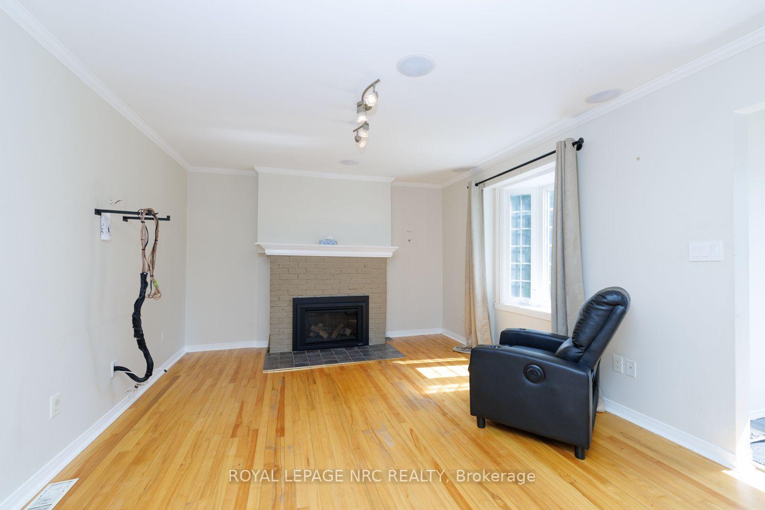 Photo 5 of 27 Cedardale Avenue, St. Catharines, Secord Woods — HOMEH