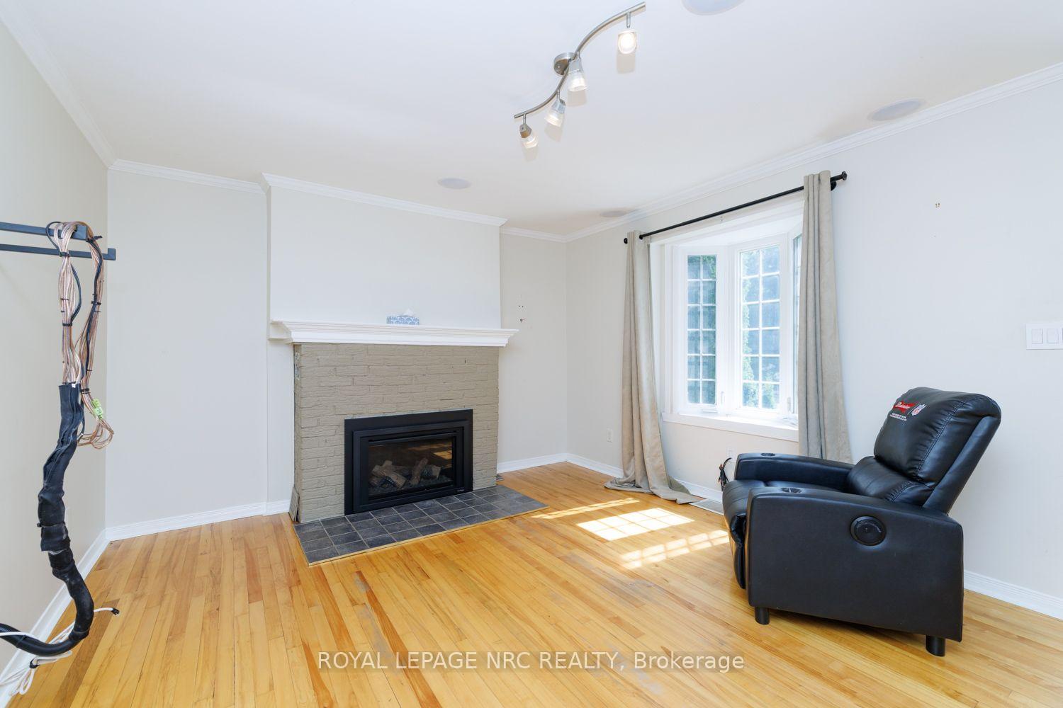 Photo 7 of 27 Cedardale Avenue, St. Catharines, Secord Woods — HOMEH