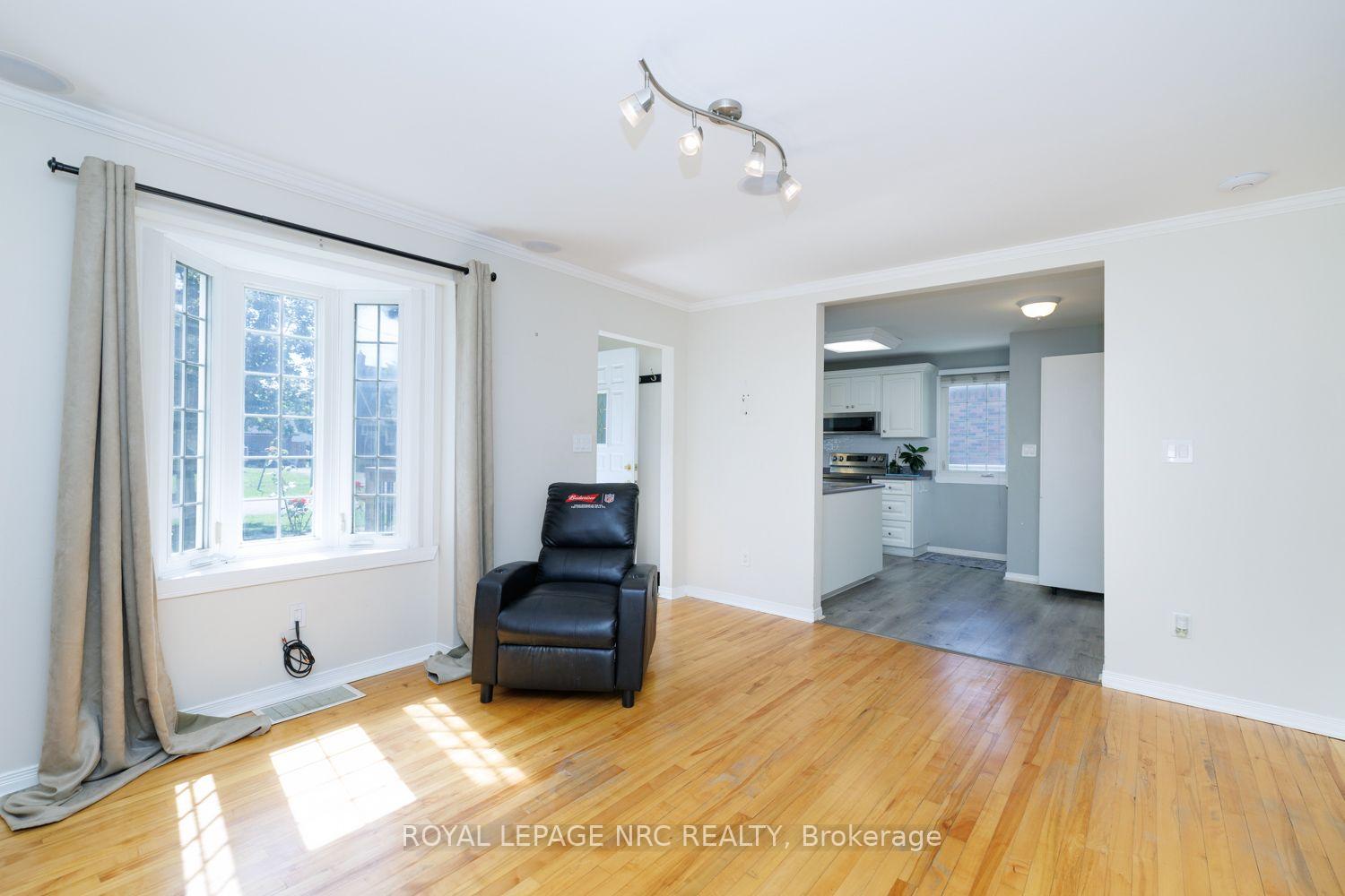 Photo 9 of 27 Cedardale Avenue, St. Catharines, Secord Woods — HOMEH