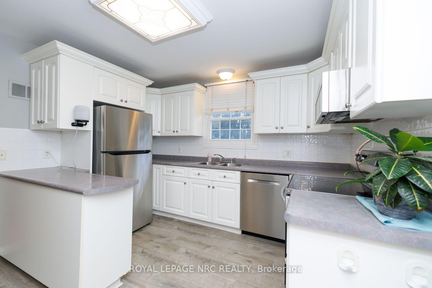 Photo 12 of 27 Cedardale Avenue, St. Catharines, Secord Woods — HOMEH