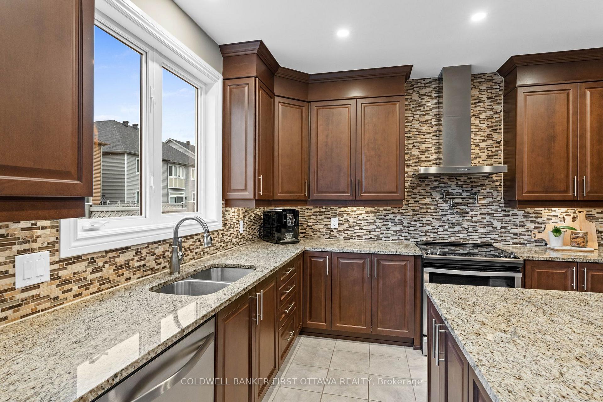 Photo 14 of 60 Ginseng Terrace, Ottawa, Kanata - Emerald Meadows/Trailwest — HOMEH