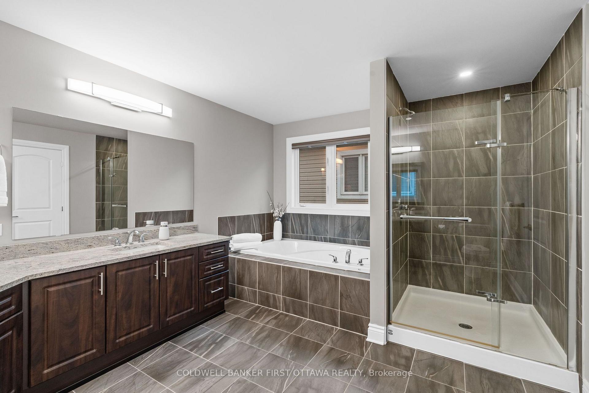 Photo 28 of 60 Ginseng Terrace, Ottawa, Kanata - Emerald Meadows/Trailwest — HOMEH