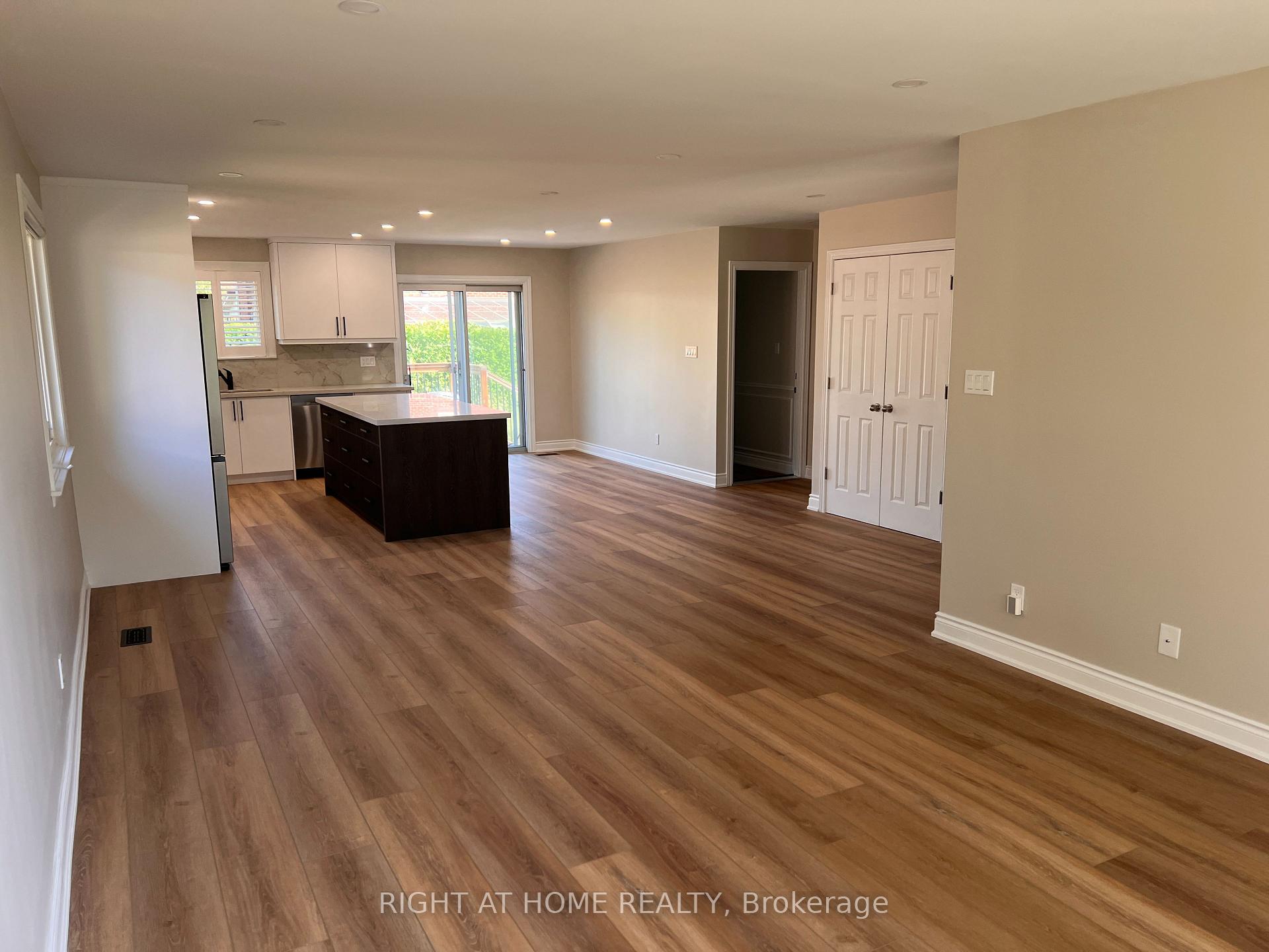 Photo 2 of Unit UPPER, 30 Norbert Crescent, Etobicoke, Markland Wood — HOMEH