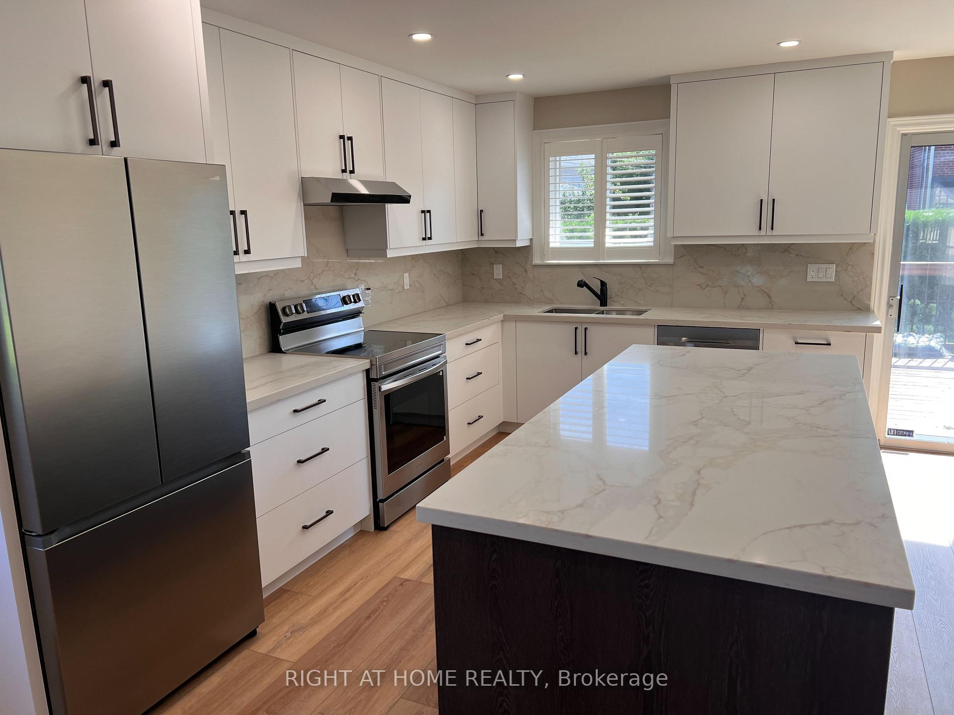 Photo 5 of Unit UPPER, 30 Norbert Crescent, Etobicoke, Markland Wood — HOMEH