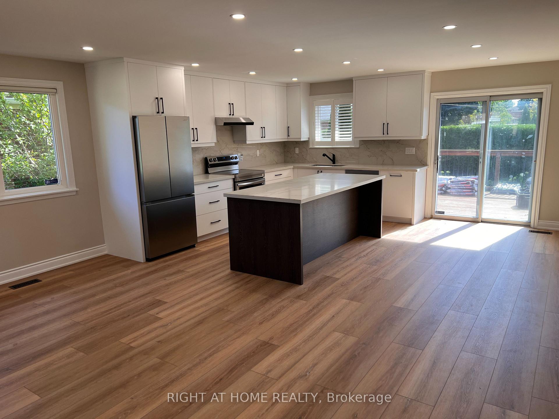 Photo 6 of Unit UPPER, 30 Norbert Crescent, Etobicoke, Markland Wood — HOMEH