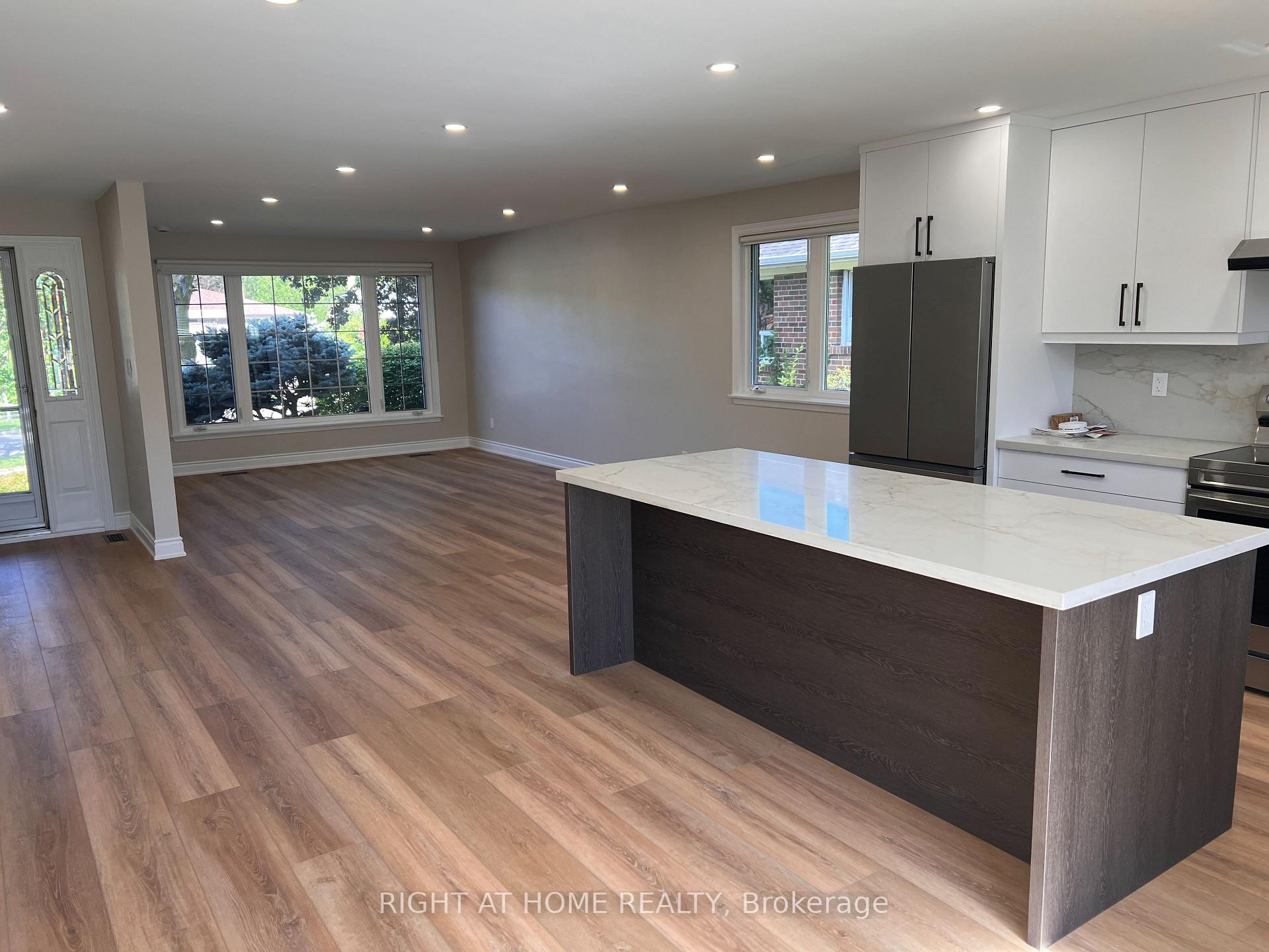 Photo 7 of Unit UPPER, 30 Norbert Crescent, Etobicoke, Markland Wood — HOMEH