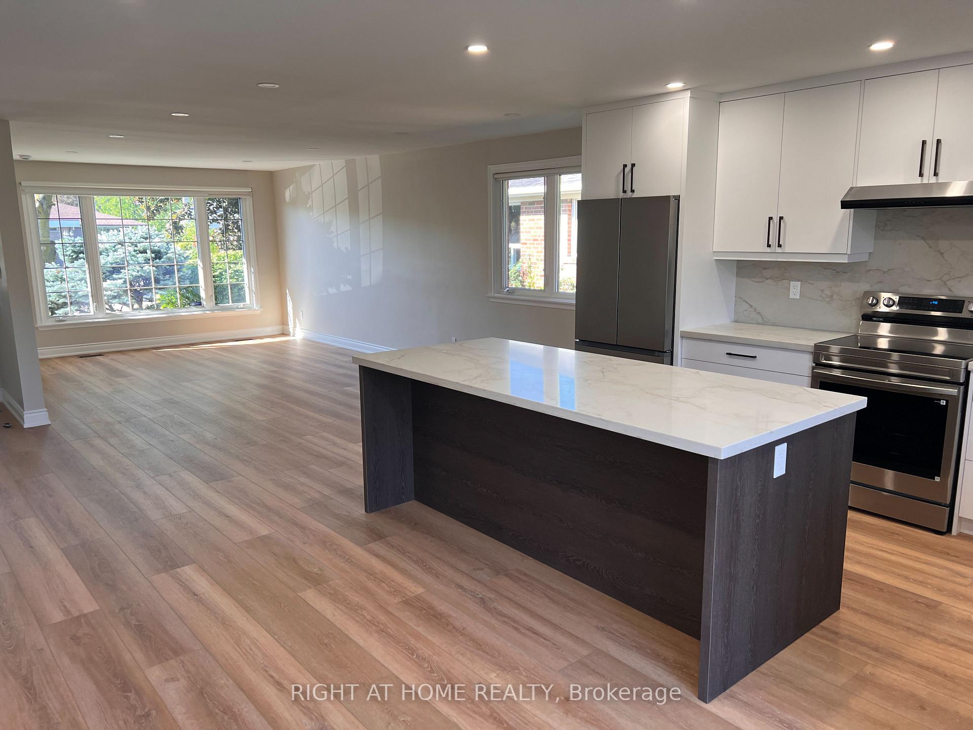 Photo 8 of Unit UPPER, 30 Norbert Crescent, Etobicoke, Markland Wood — HOMEH