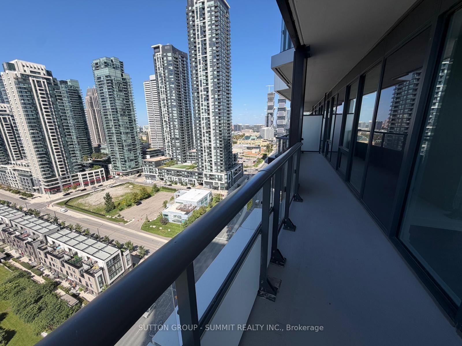 Front of Unit 1802, 448 Burnhamthorpe Road W