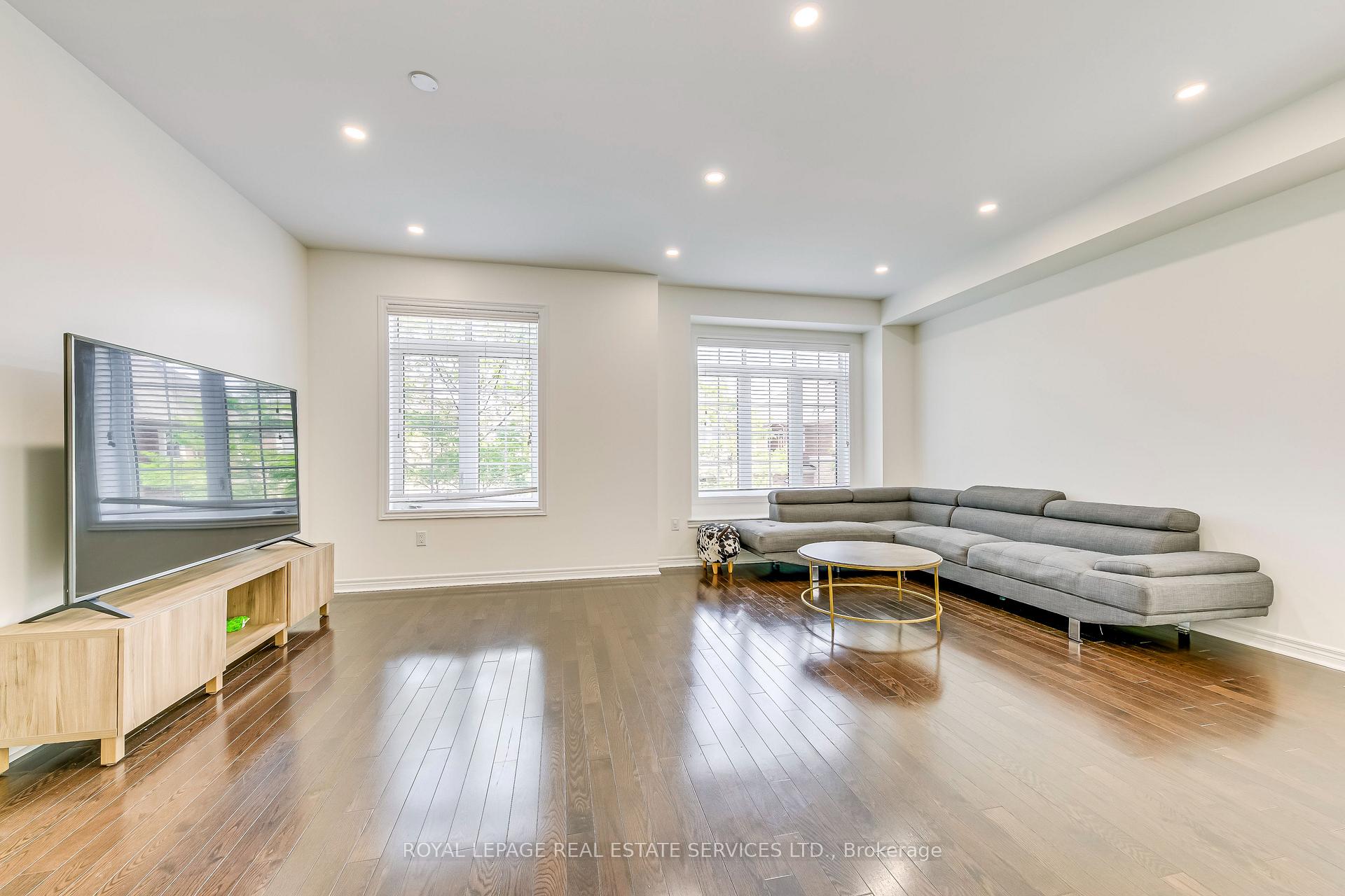 Photo 7 of 3072 Eberly Woods Drive, Oakville, Glenorchy — HOMEH