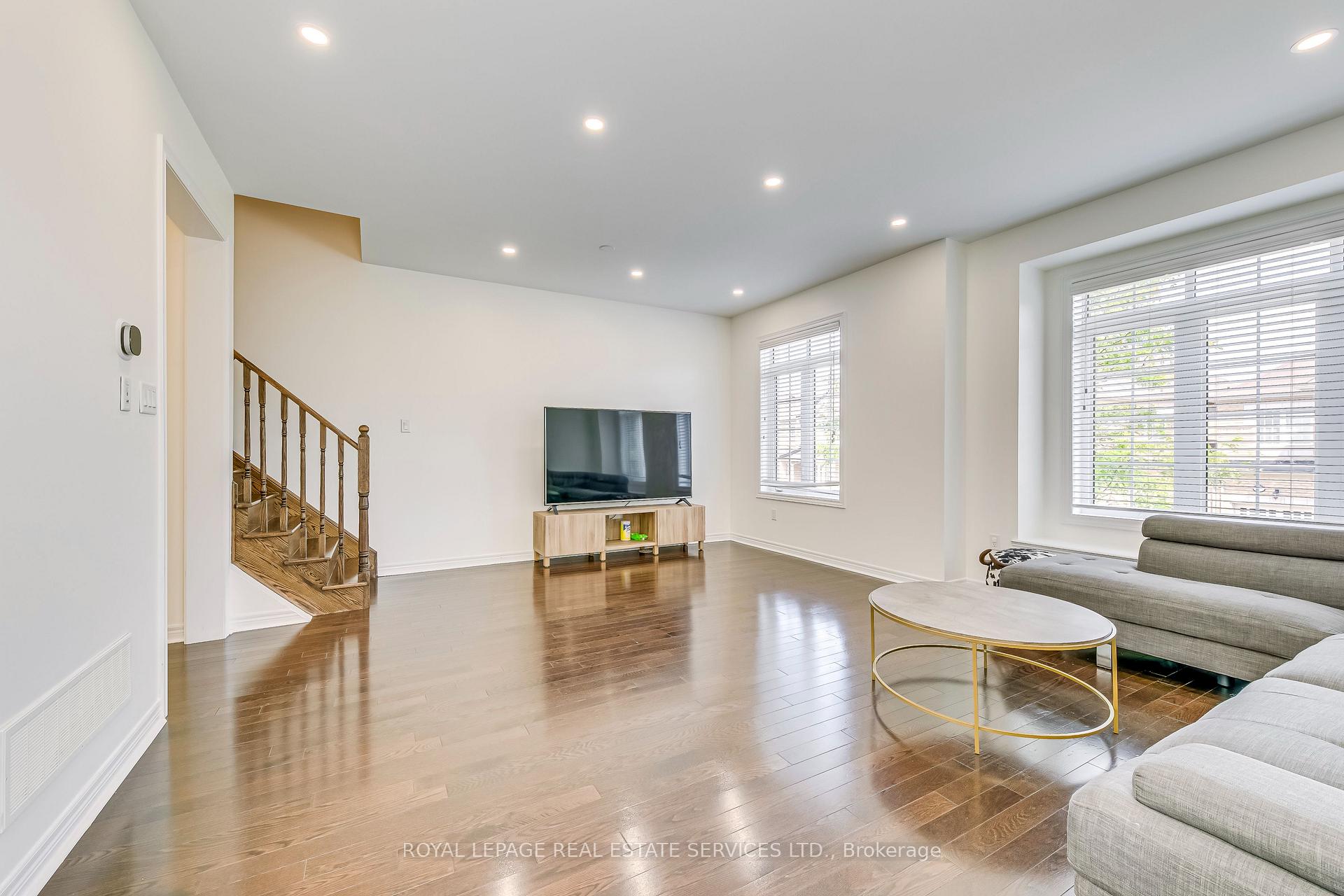 Photo 9 of 3072 Eberly Woods Drive, Oakville, Glenorchy — HOMEH