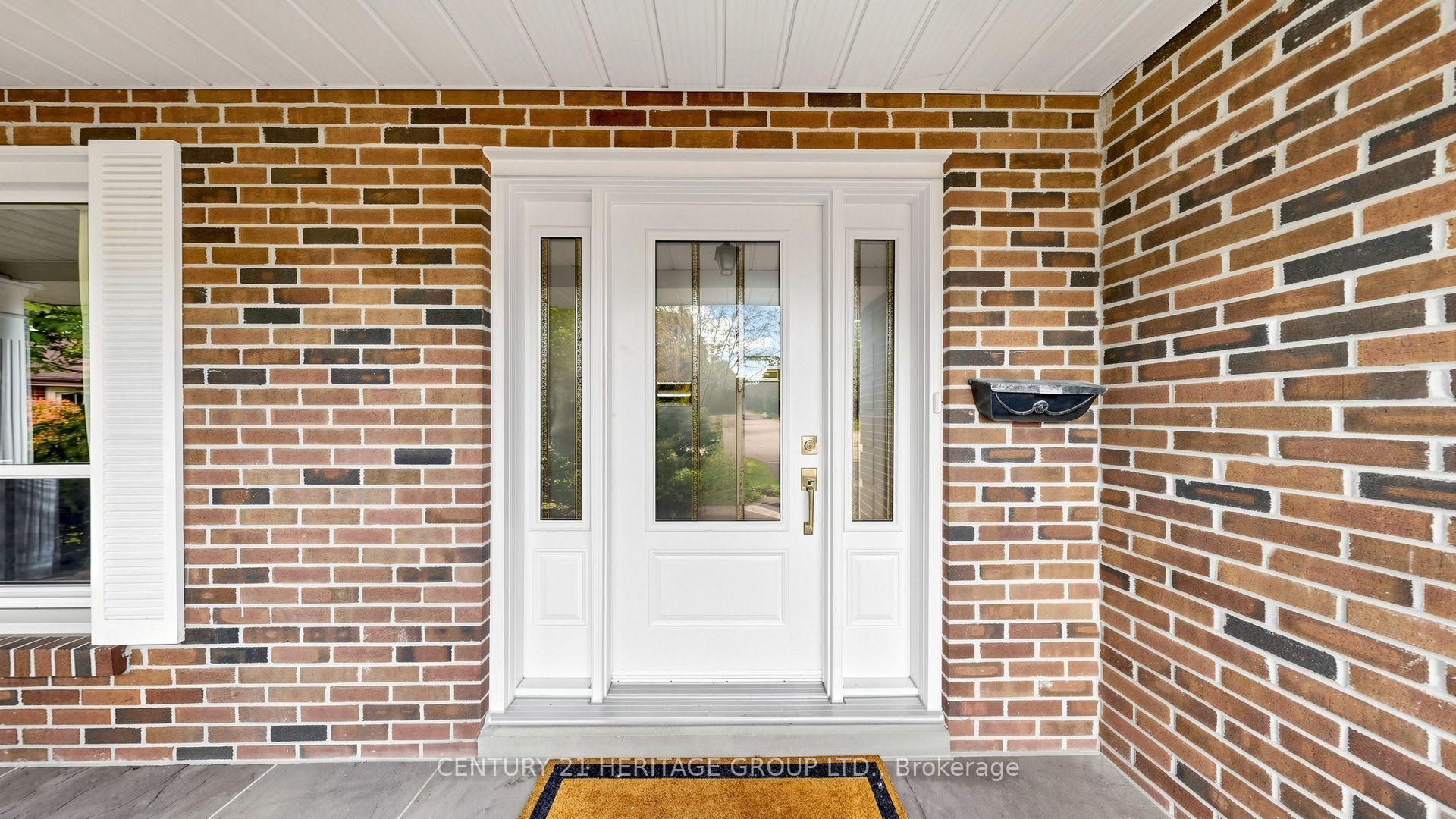 Photo 3 of 58 Julia Street, Markham, Thornhill — HOMEH