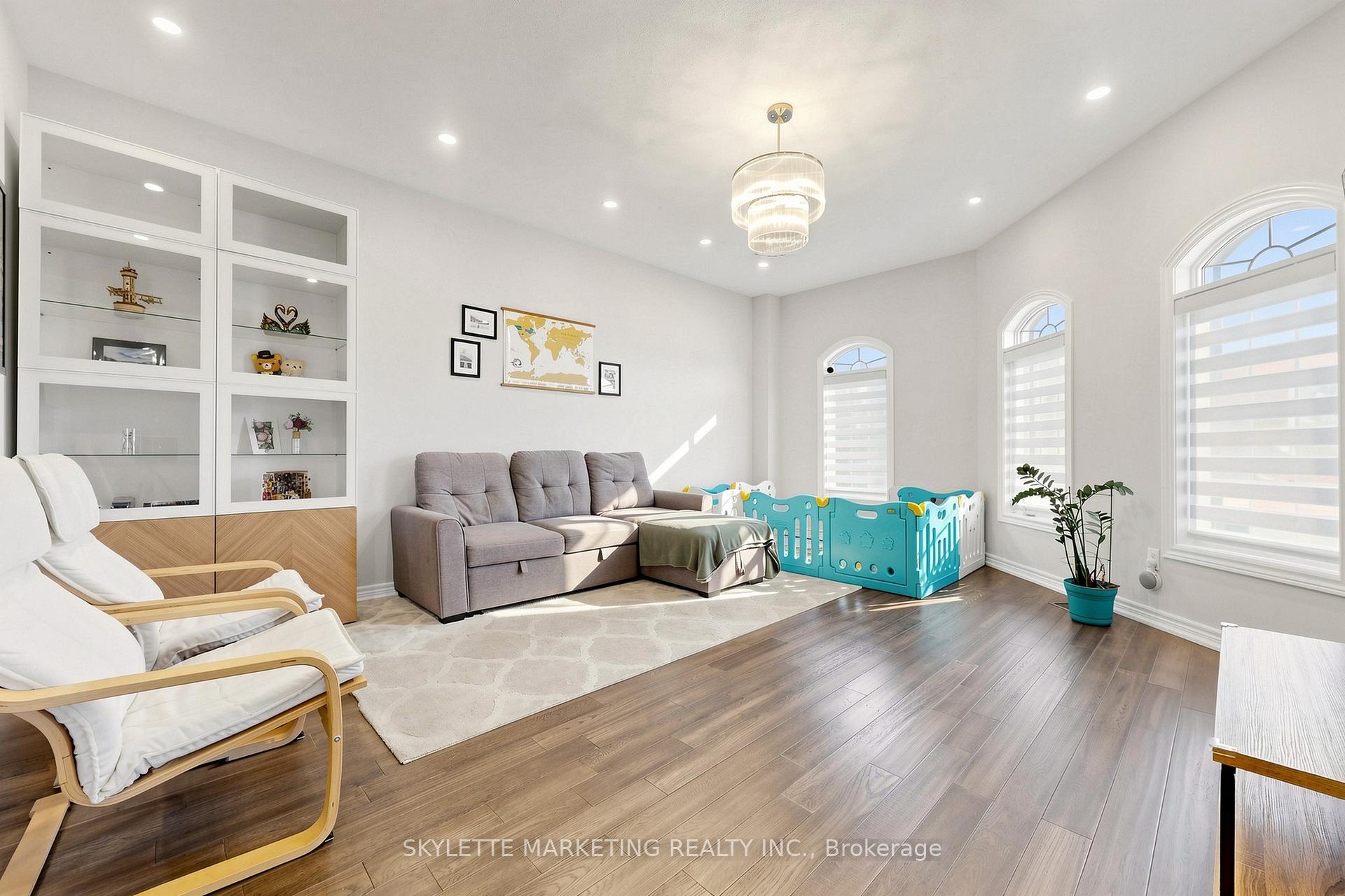 Photo 4 of 2417 Bur Oak Avenue, Markham, Greensborough — HOMEH