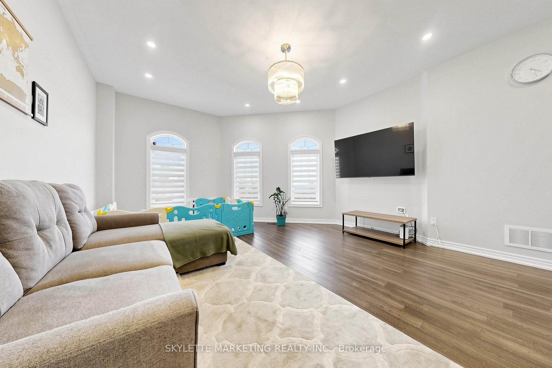 Photo 5 of 2417 Bur Oak Avenue, Markham, Greensborough — HOMEH
