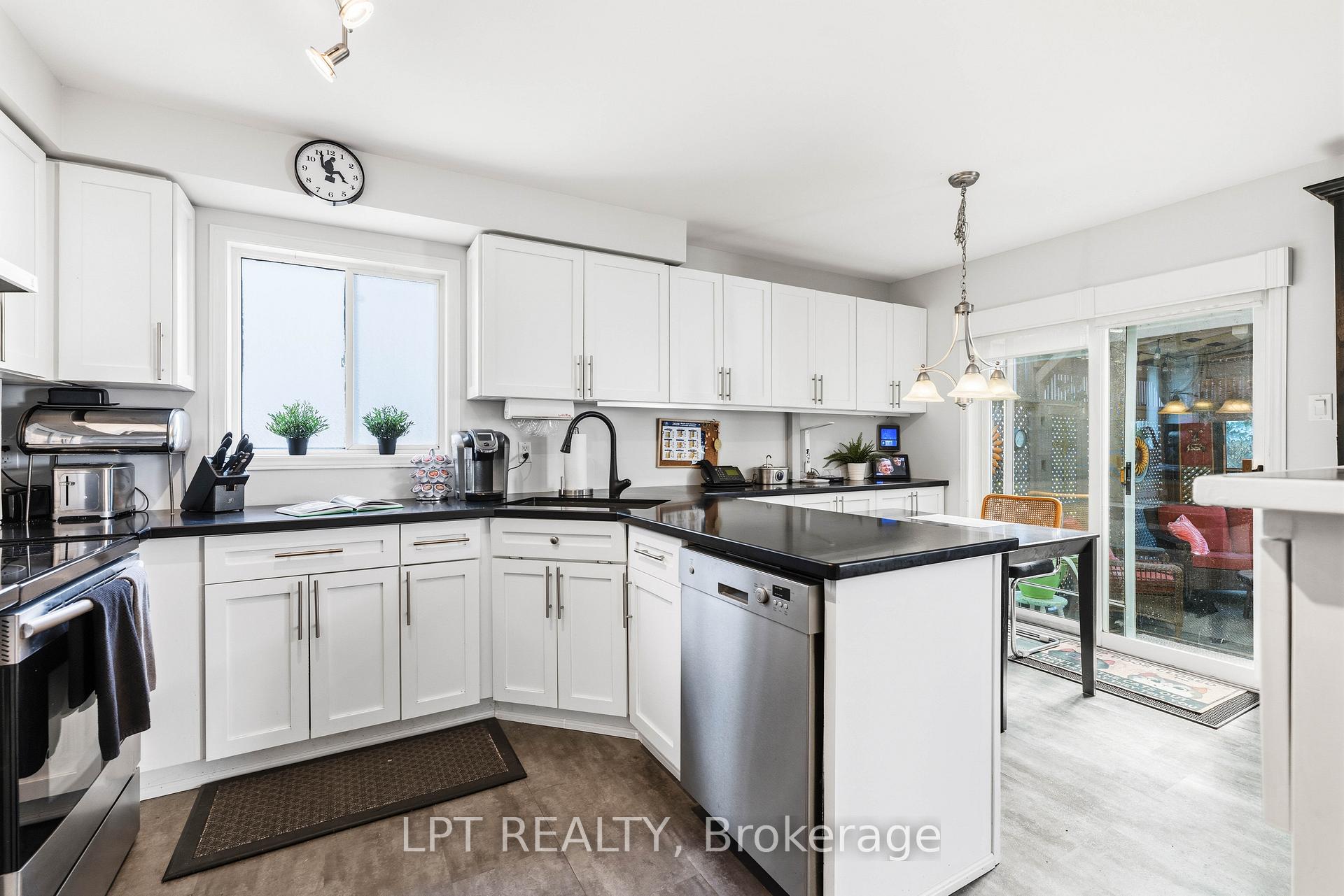 Photo 16 of 8 Burnaby Drive, Georgina, Keswick North — HOMEH