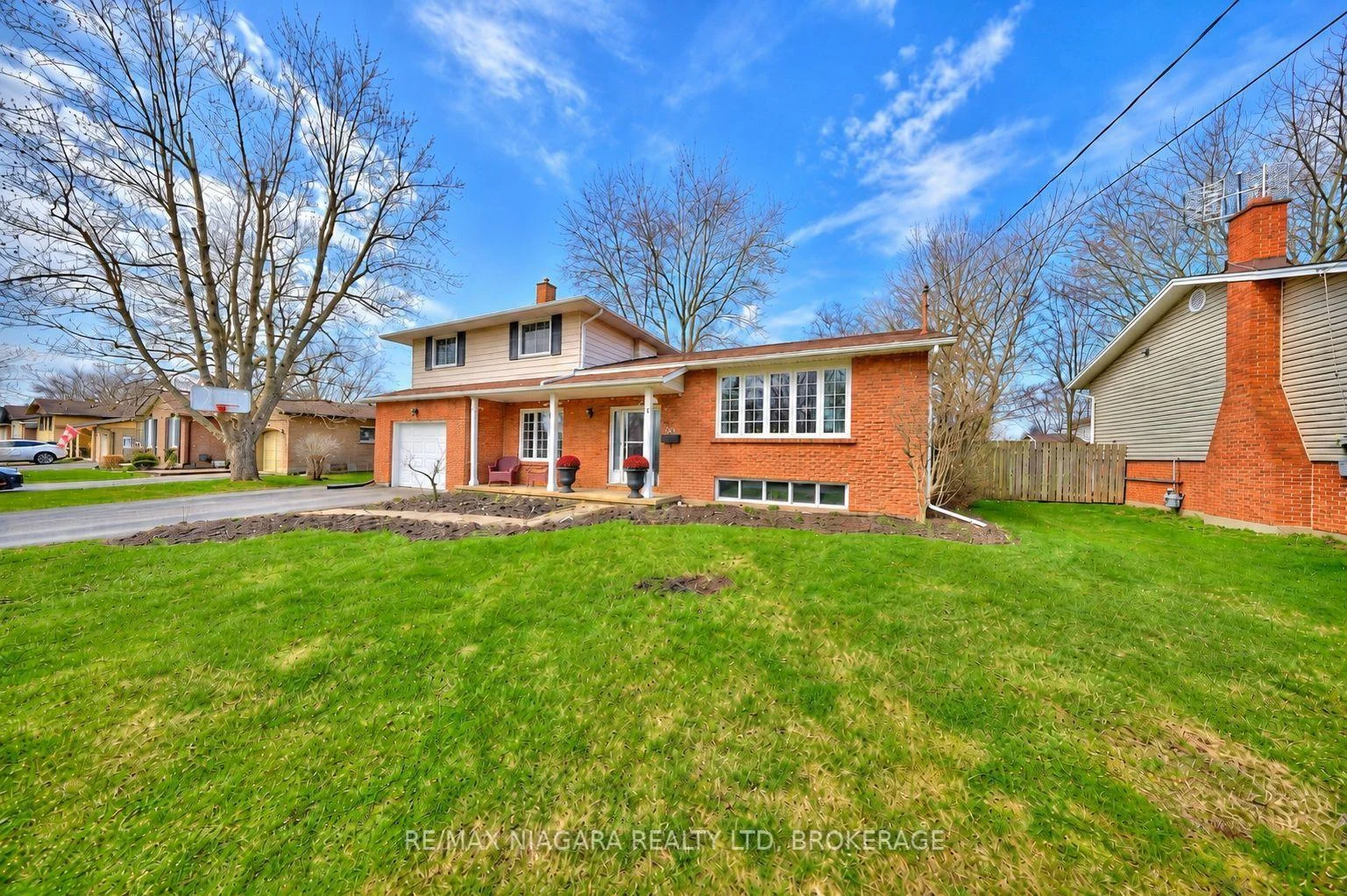 Front of 953 Grandview Road