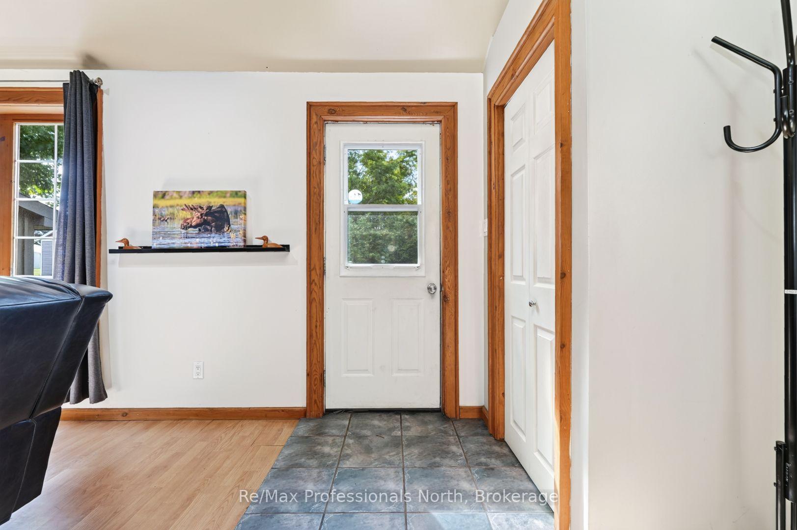 Photo 3 of 160 Isaac Street, Gravenhurst, Muskoka (S) — HOMEH