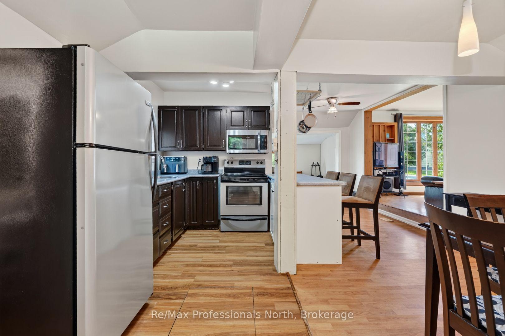 Photo 8 of 160 Isaac Street, Gravenhurst, Muskoka (S) — HOMEH