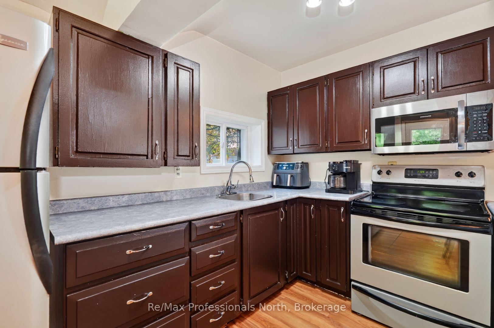 Photo 9 of 160 Isaac Street, Gravenhurst, Muskoka (S) — HOMEH
