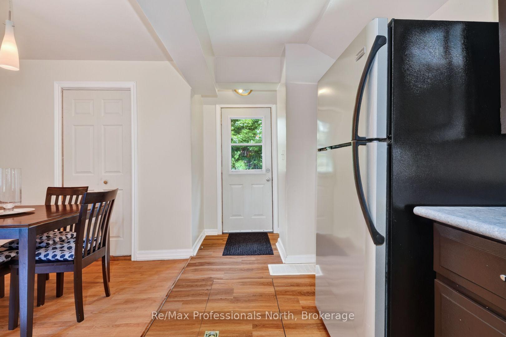 Photo 12 of 160 Isaac Street, Gravenhurst, Muskoka (S) — HOMEH